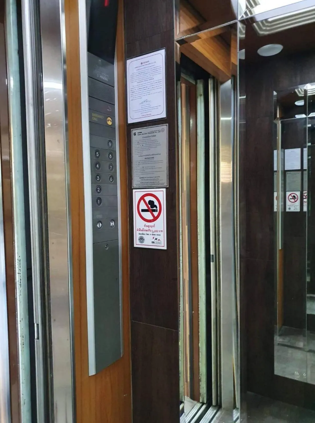 elevator in The Montana Lodge-Sathorn