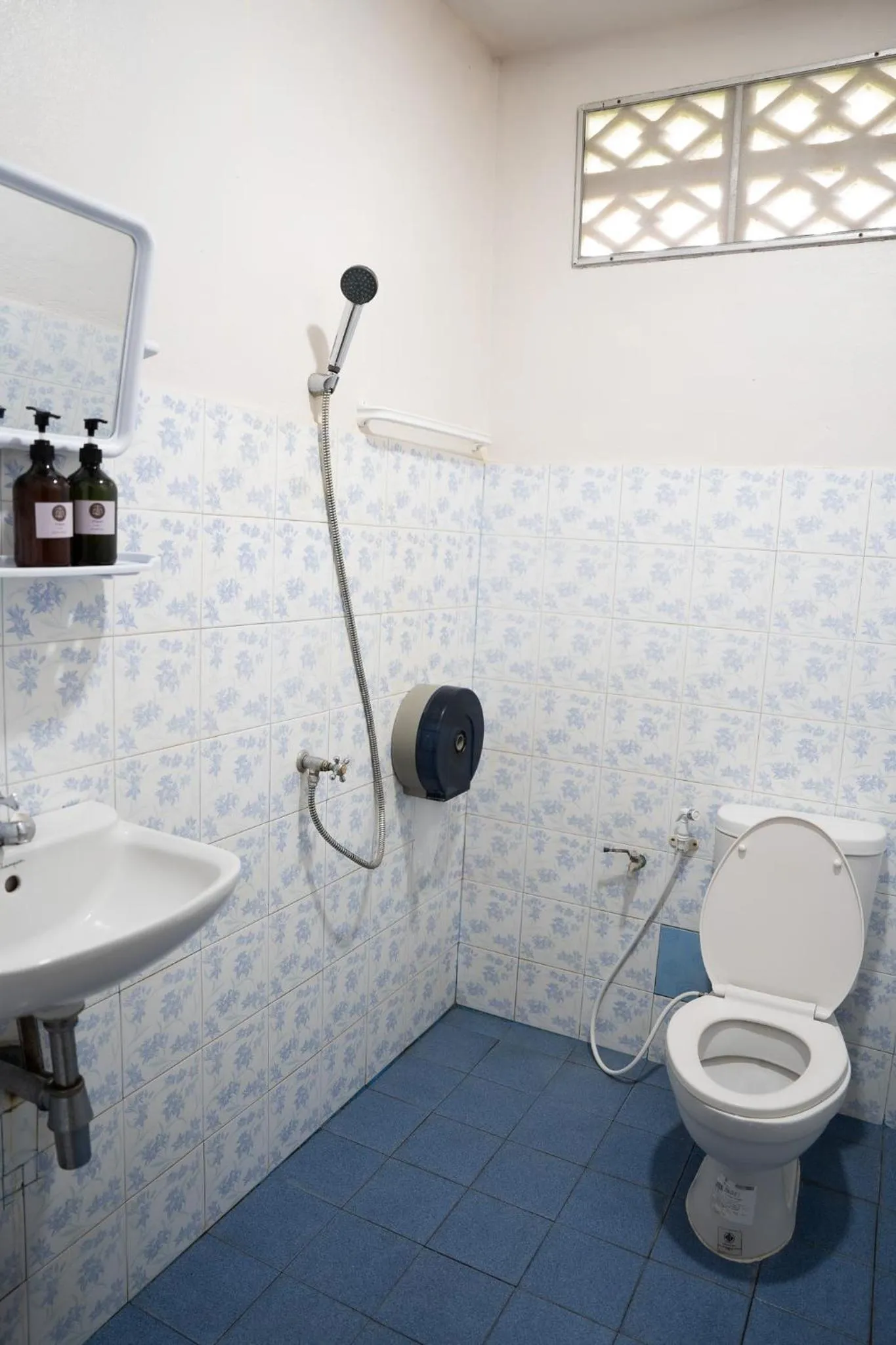 Shower in JP Resort Koh Tao