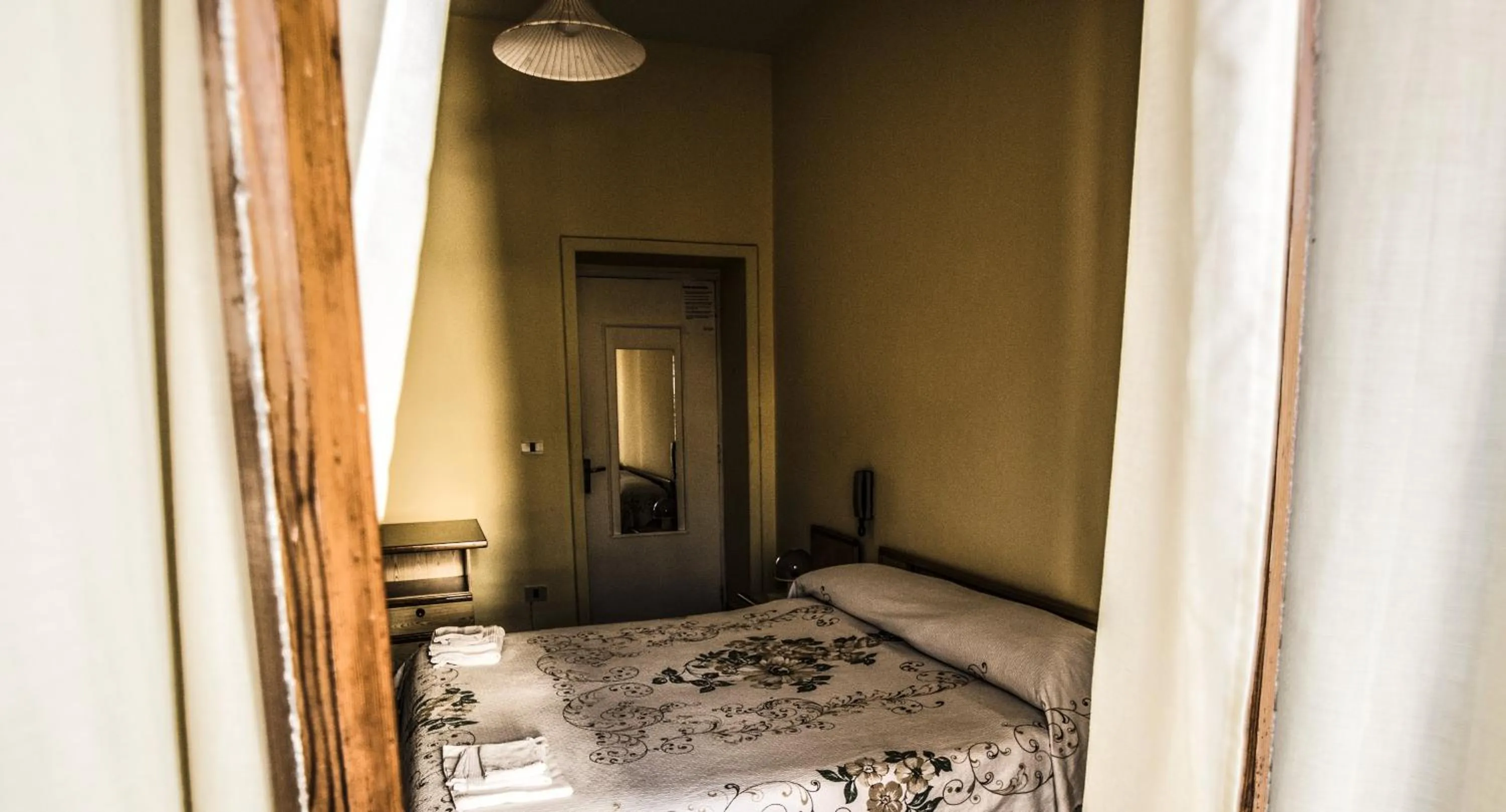 Photo of the whole room, Bed in La spagnola