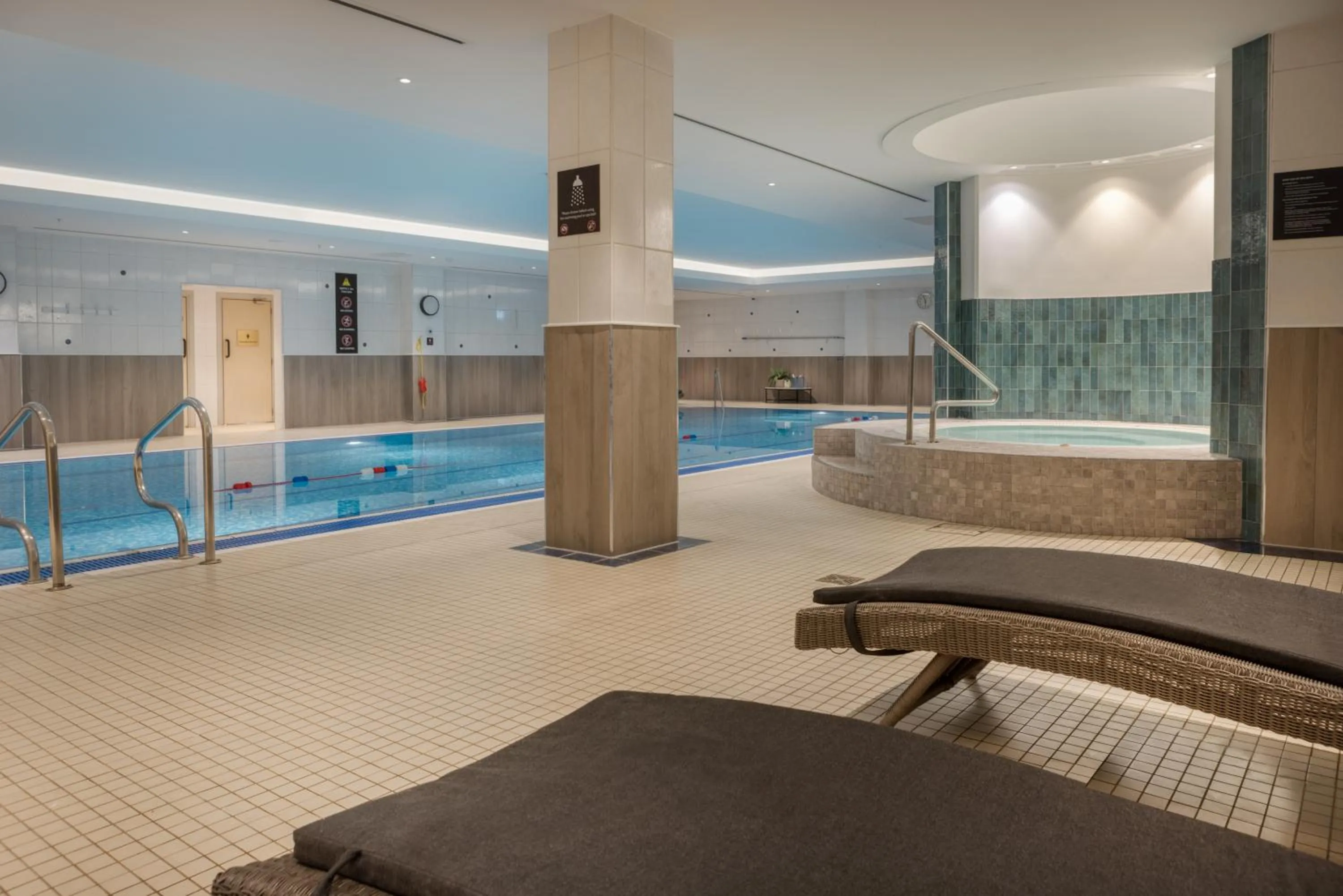 Swimming pool in Hilton Glasgow