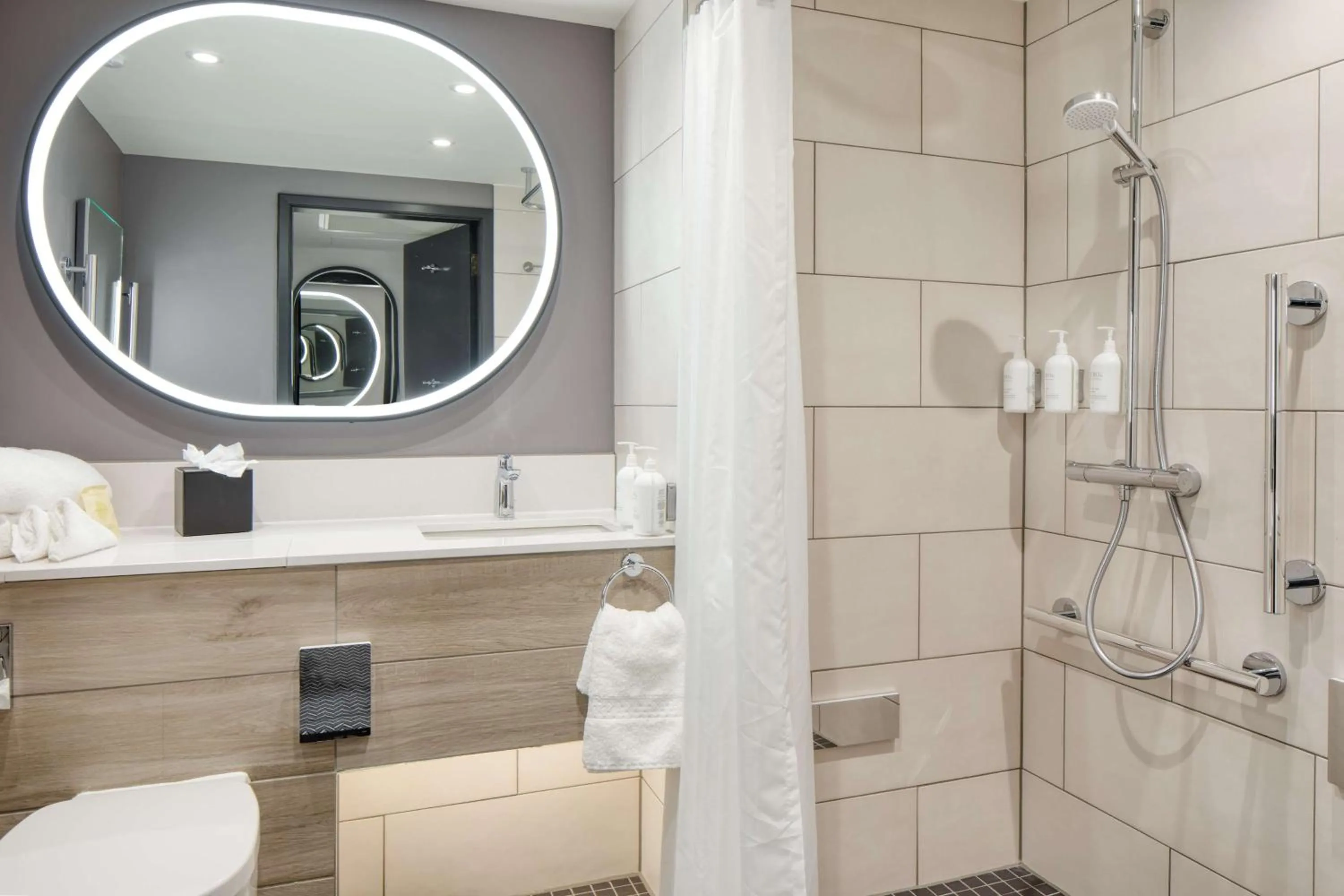 Bathroom in Hilton Glasgow