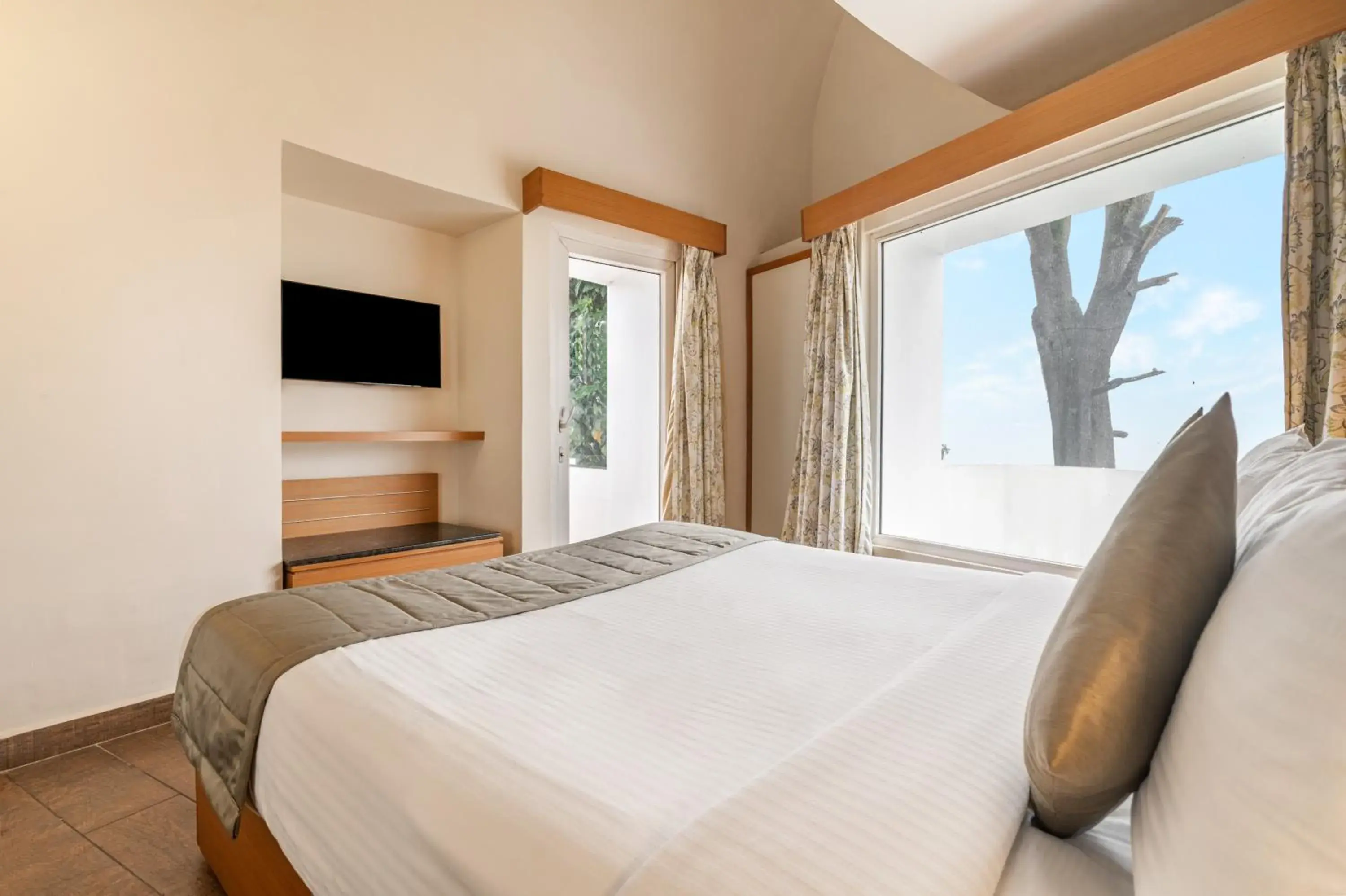 Valley View Privilege suite with Balcony in Sterling Kodai Valley Valley View Privilege suite with Balcony in Sterling Kodai Valley