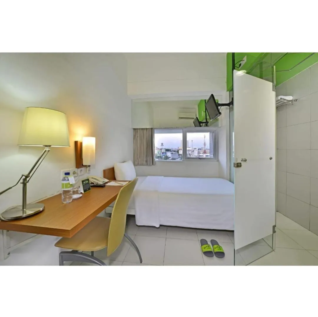 Bedroom in Whiz Hotel Pemuda Semarang