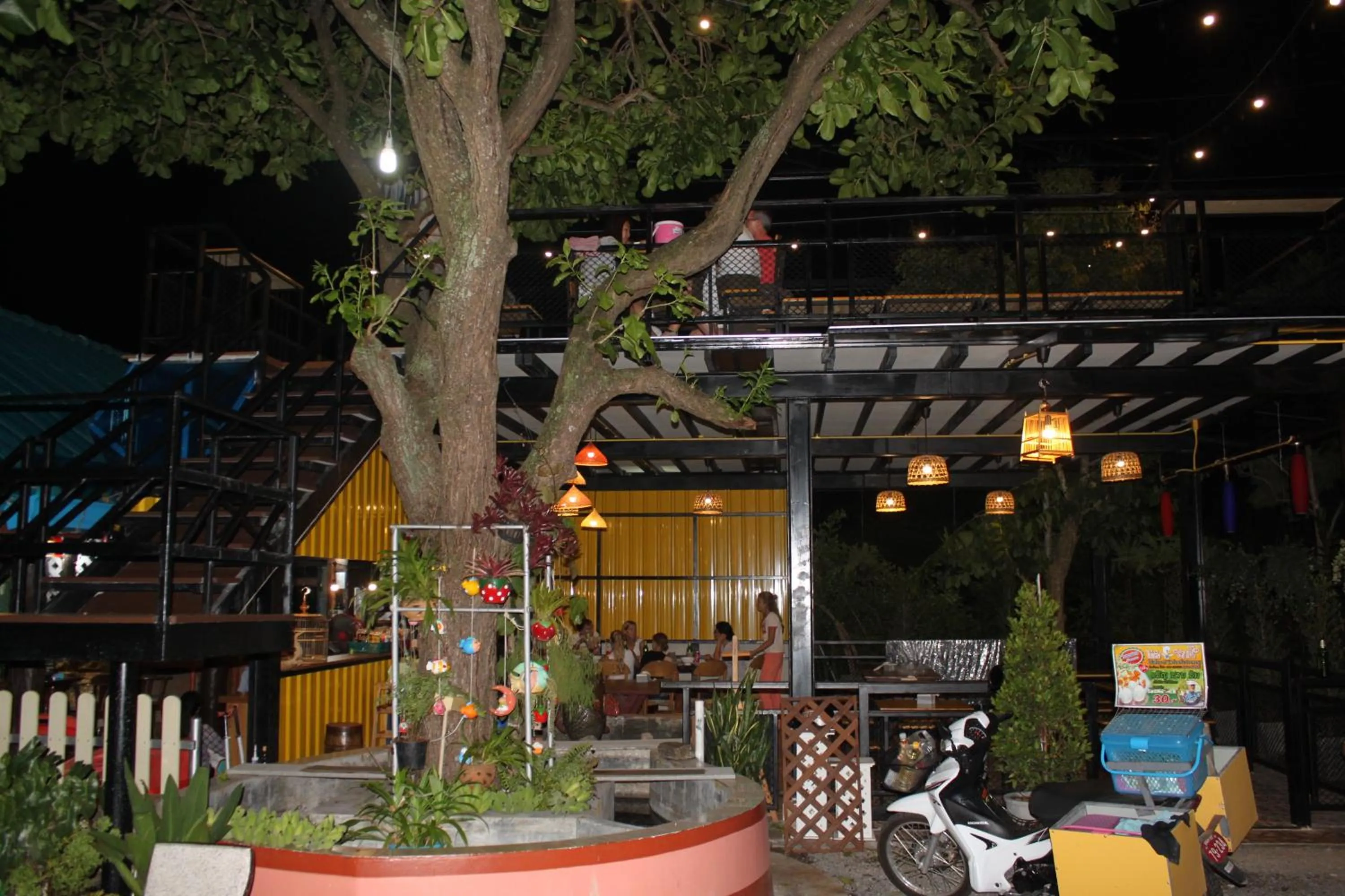 Restaurant/places to eat in Lam-tong Resort