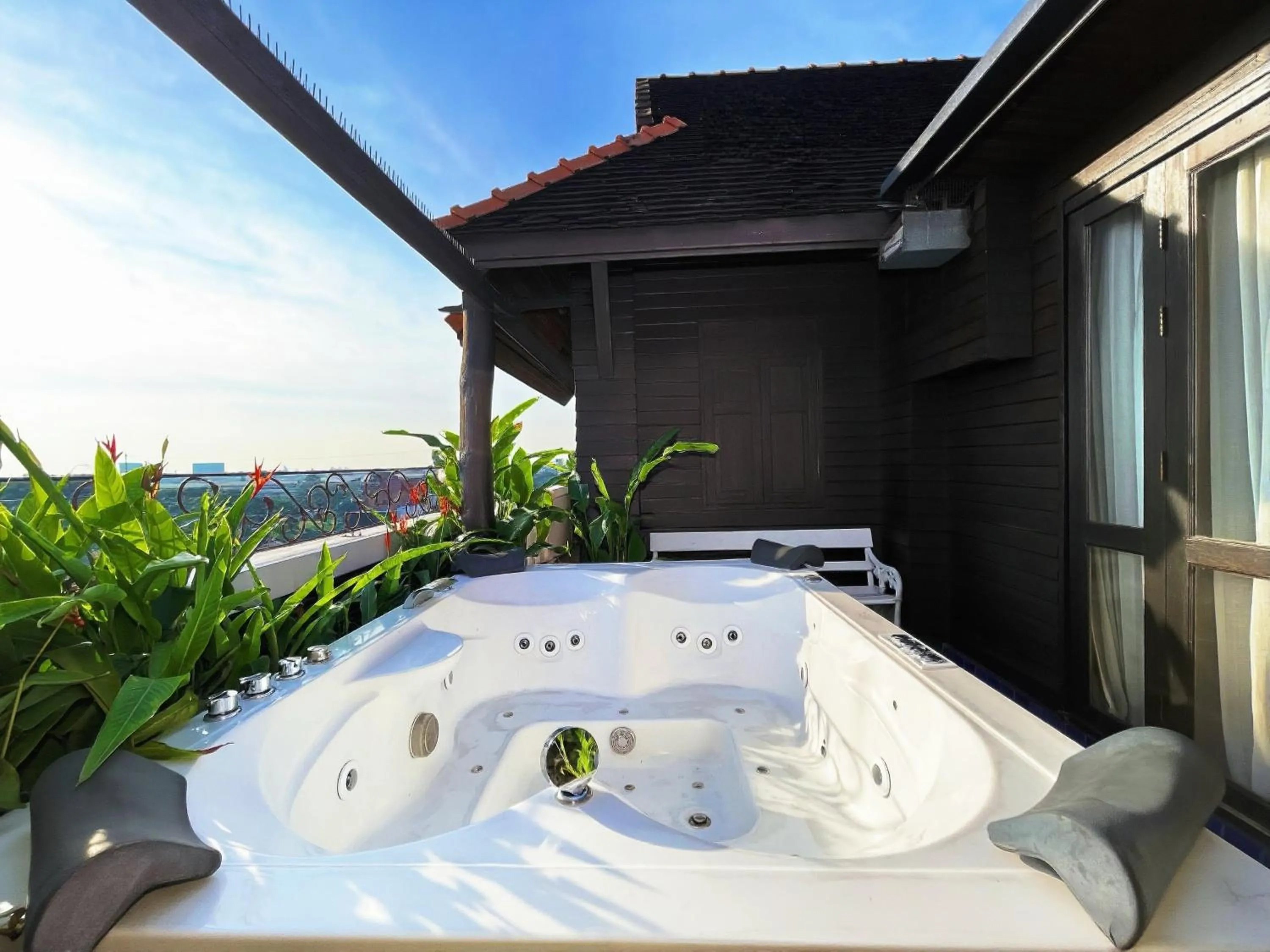 Hot Tub in Singha Montra Lanna Boutique Style Hotel