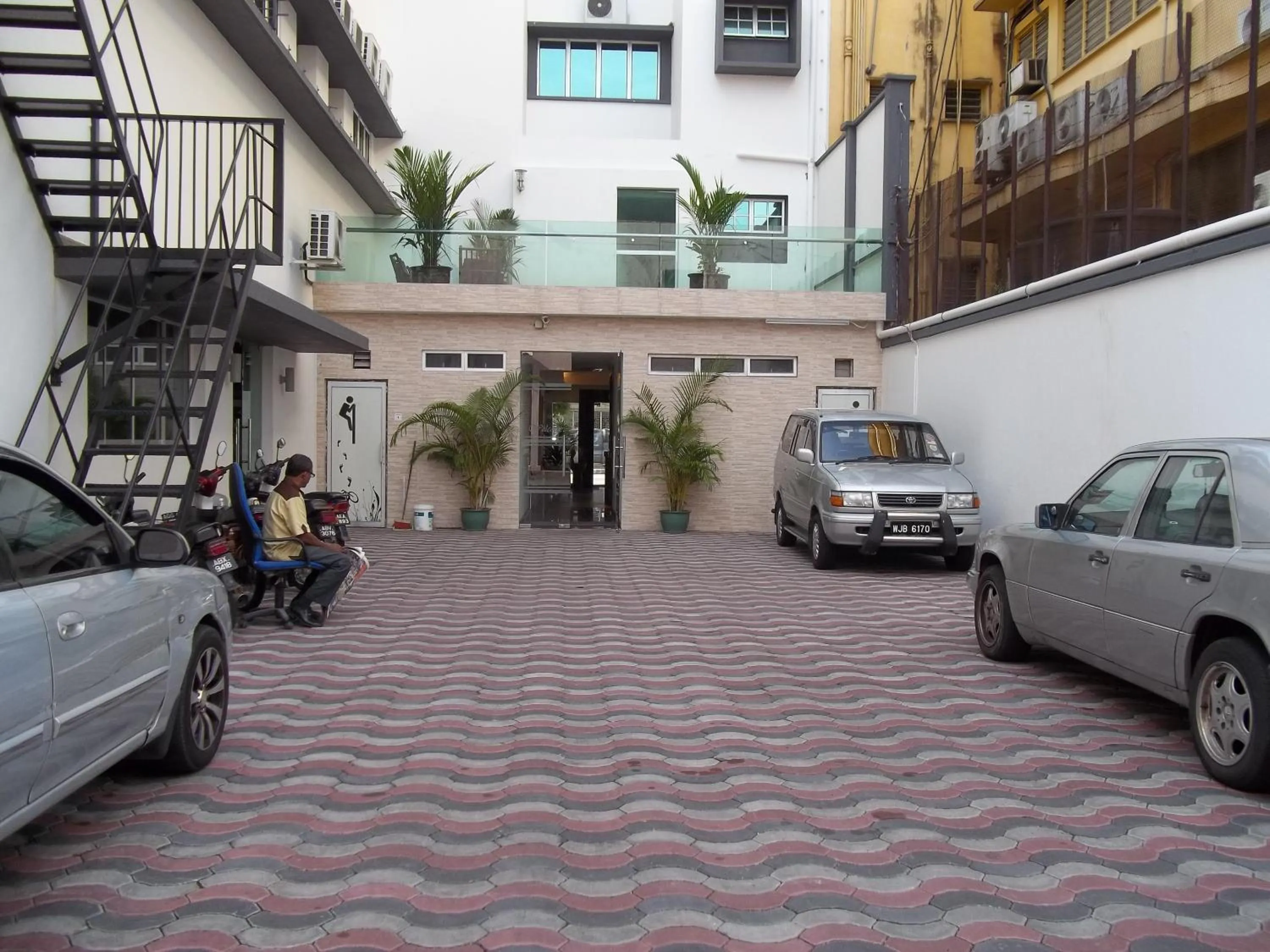 Facade/entrance in D Eastern Hotel