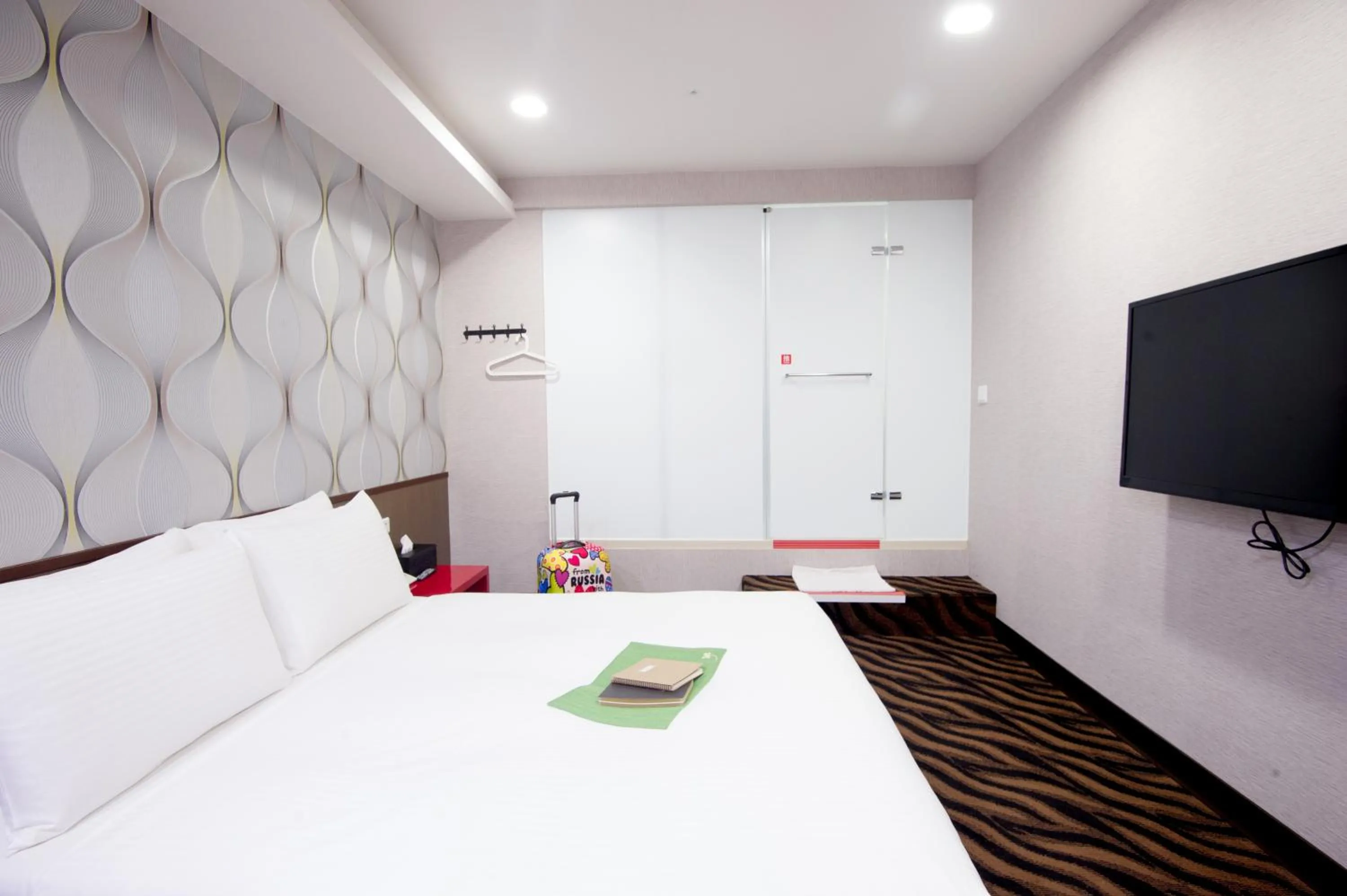 Photo of the whole room in Moshamanla Hotel - Ximen