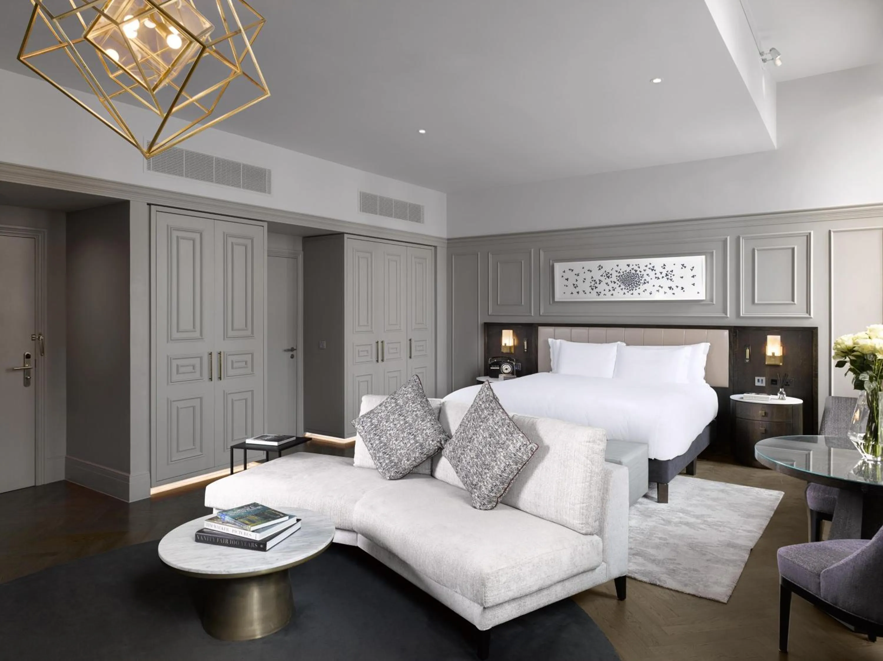 Bed in The Trafalgar St. James, London Curio collection by Hilton