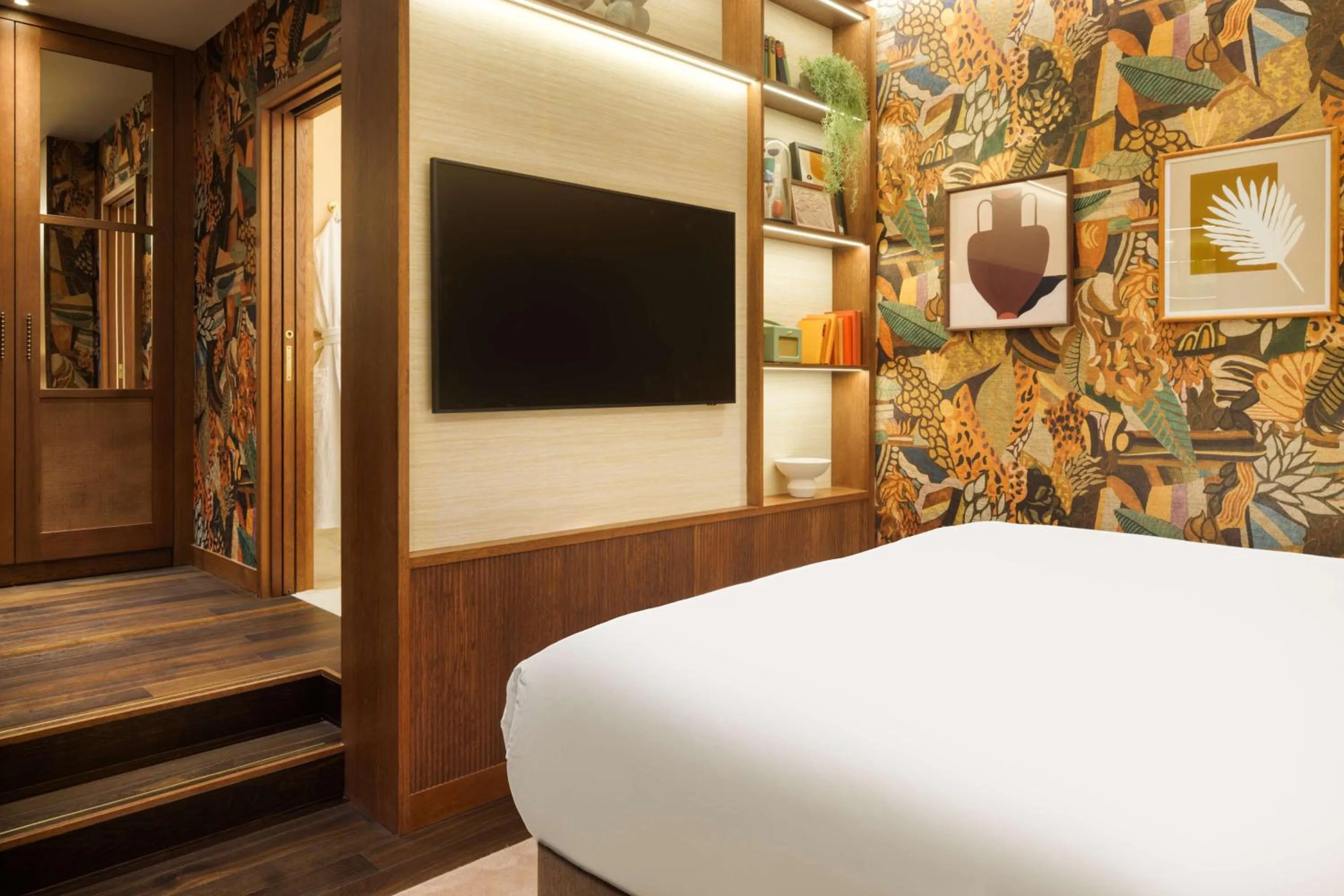 Bed in The Trafalgar St. James, London Curio collection by Hilton