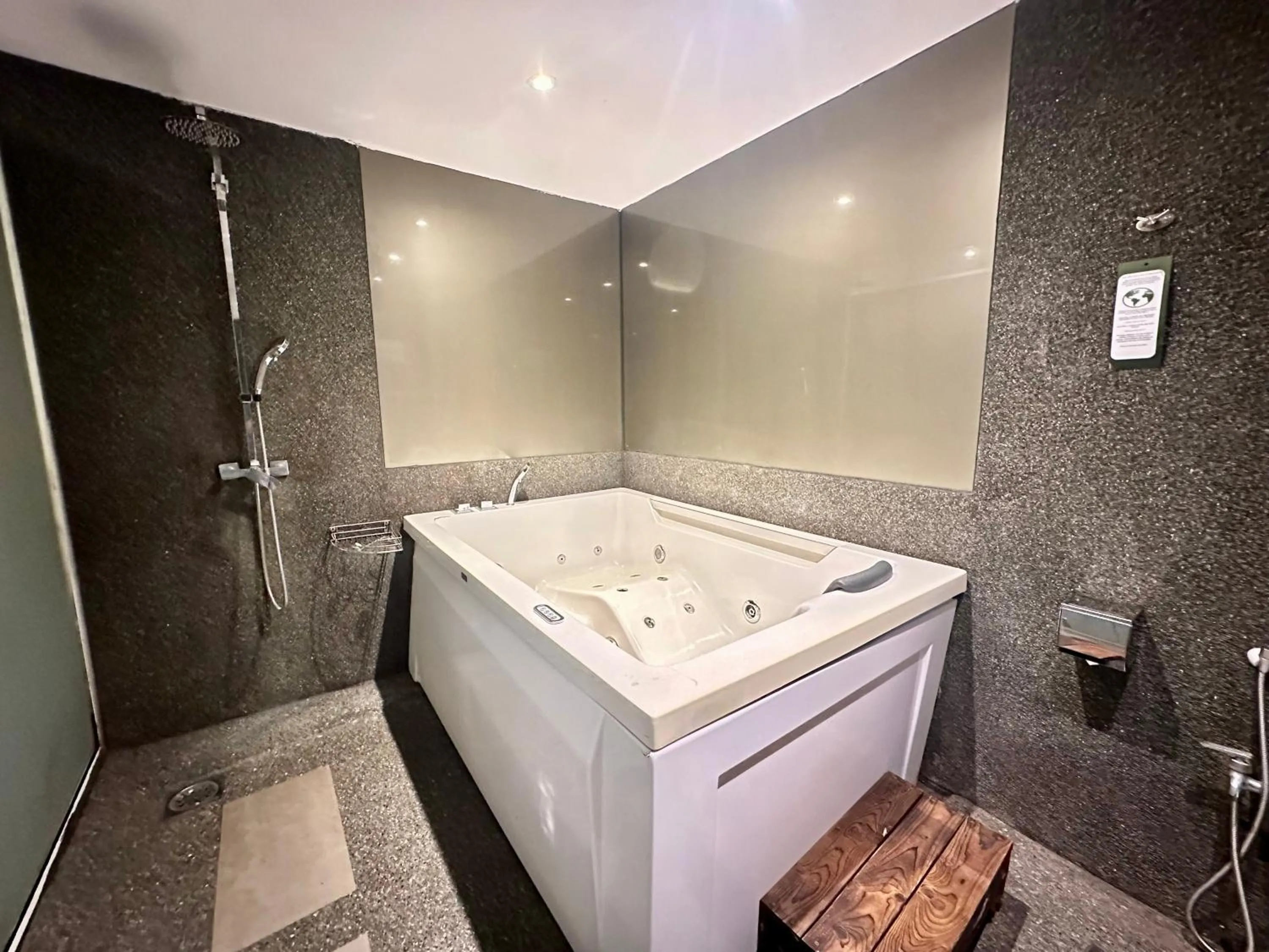 Shower in The Sterling Boutique Hotel Melaka