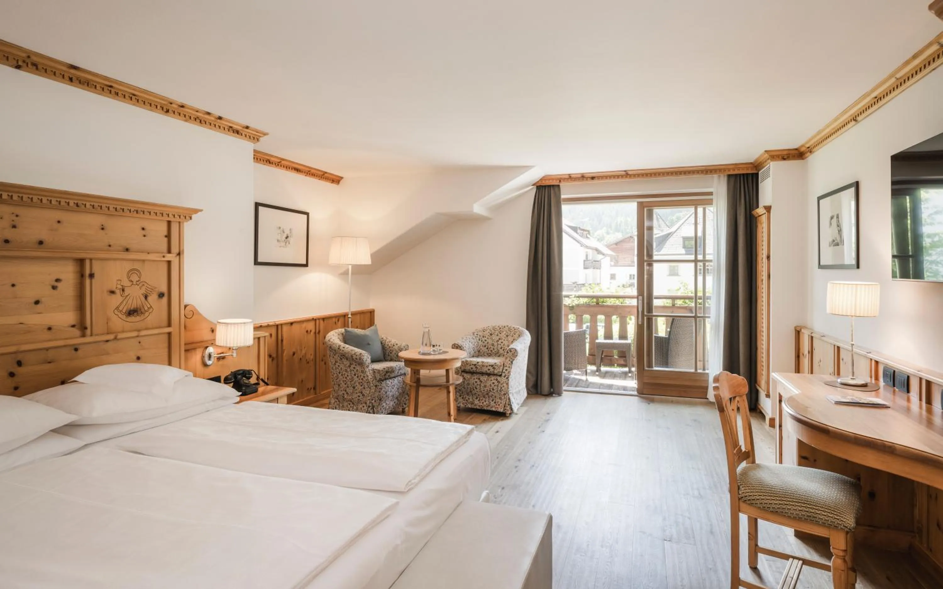 Balcony/Terrace, Bed in Hotel Angelo Engel