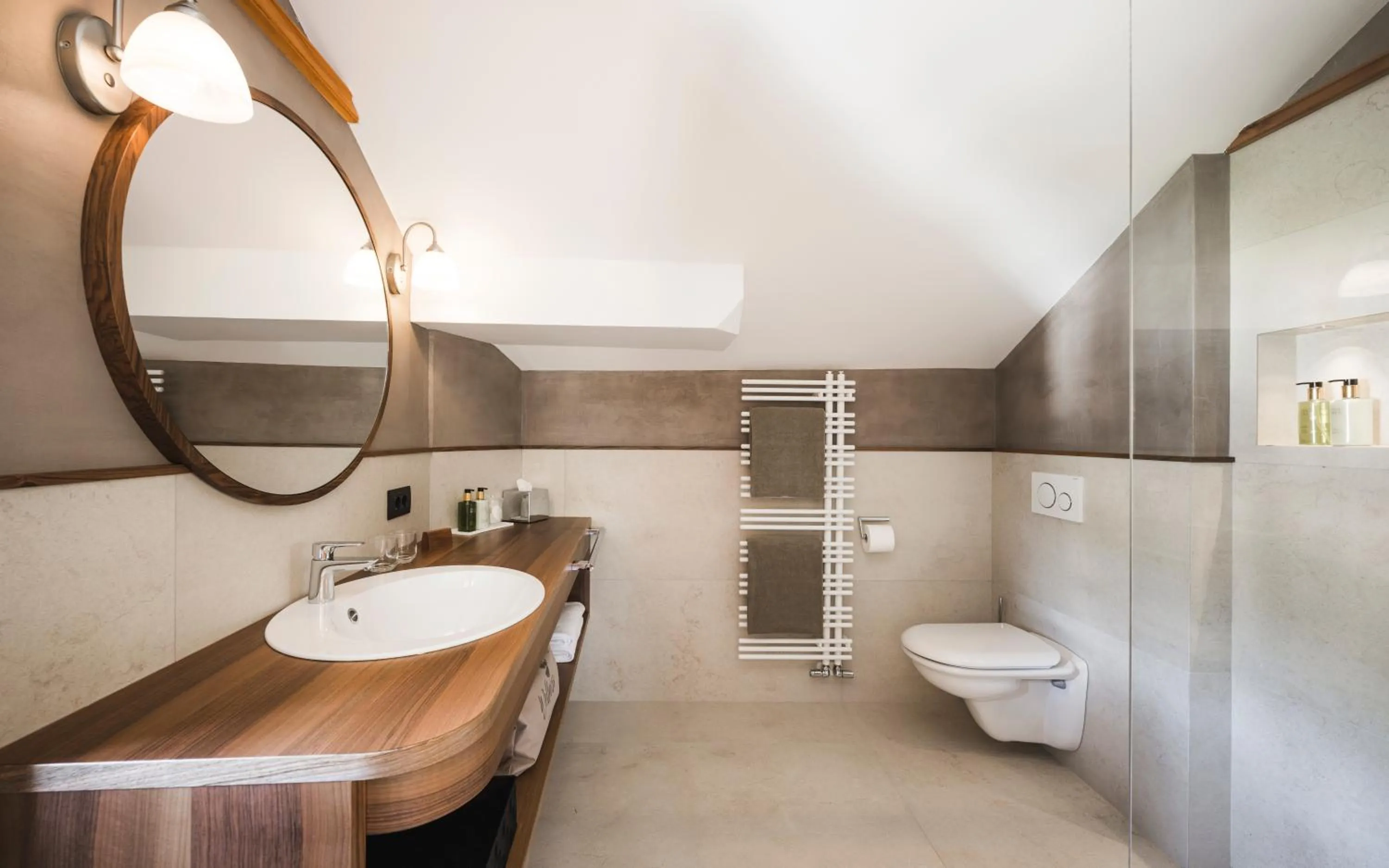 Shower in Hotel Angelo Engel