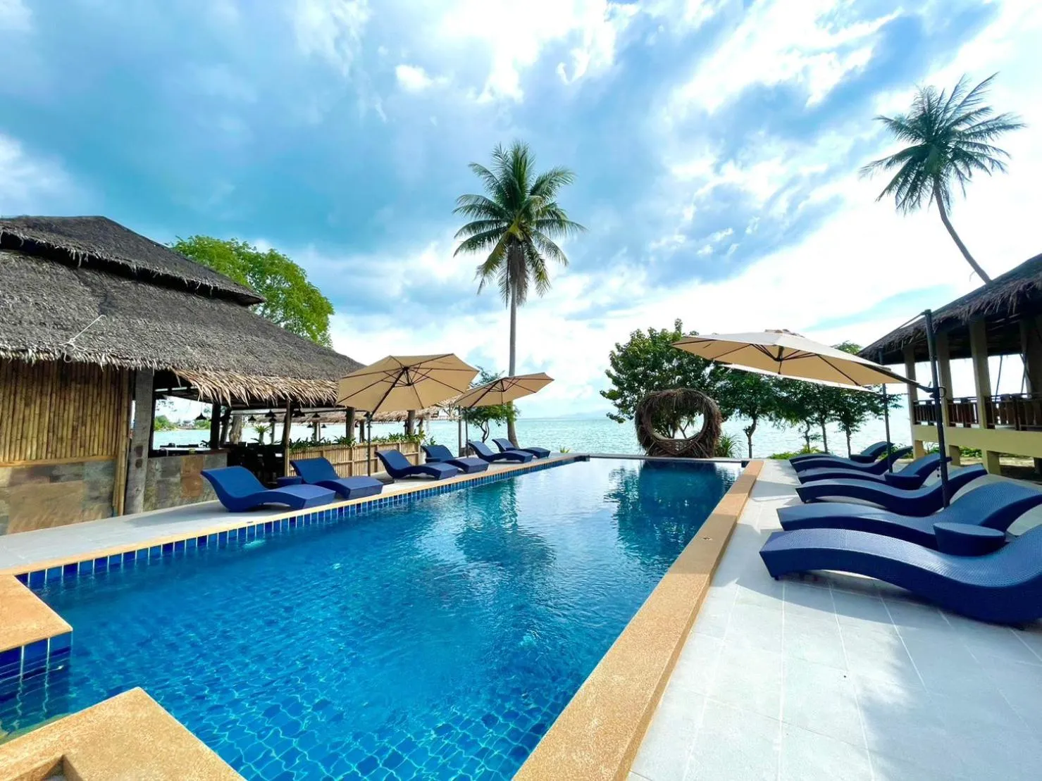 Swimming pool in Absolute Beachfront Resort