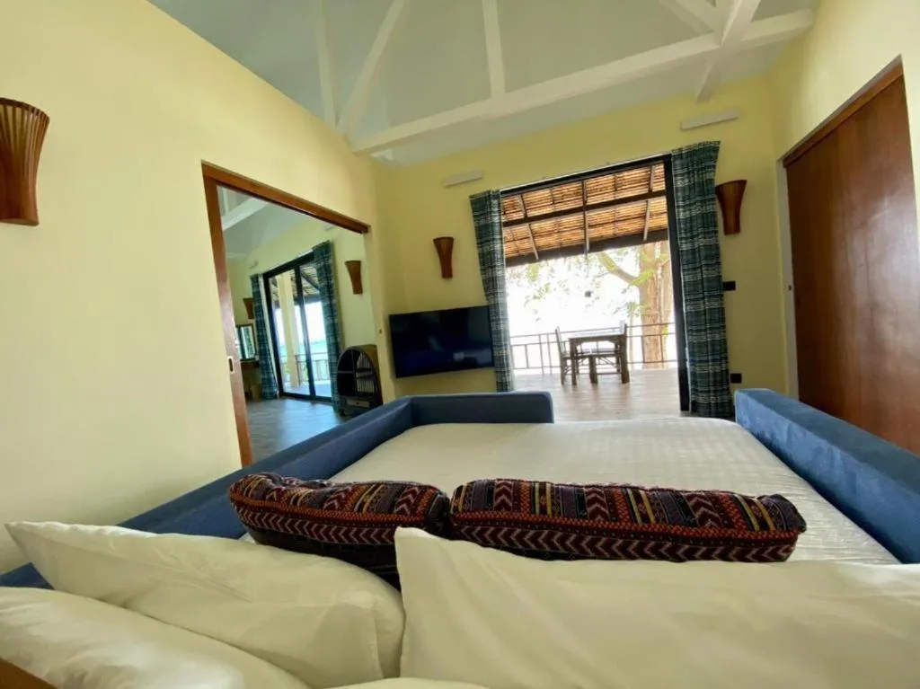 Bedroom, Bed in Absolute Beachfront Resort