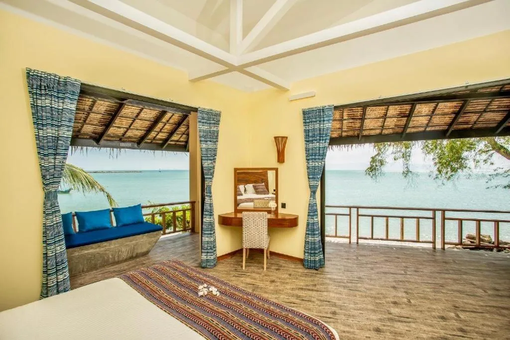 Sea view, Bed in Absolute Beachfront Resort