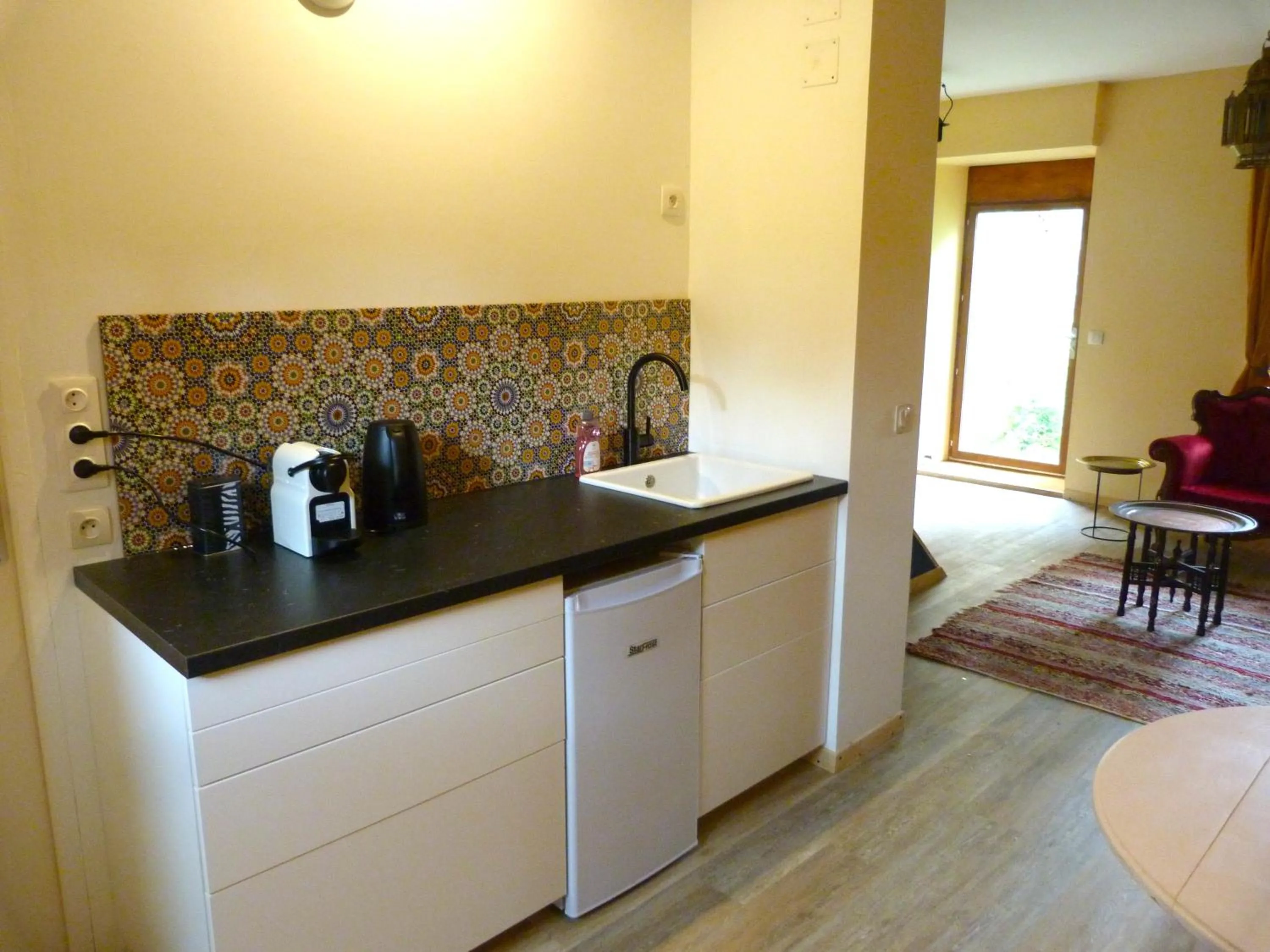 Coffee/tea facilities in Chambres d'Hôtes La Fougeraie