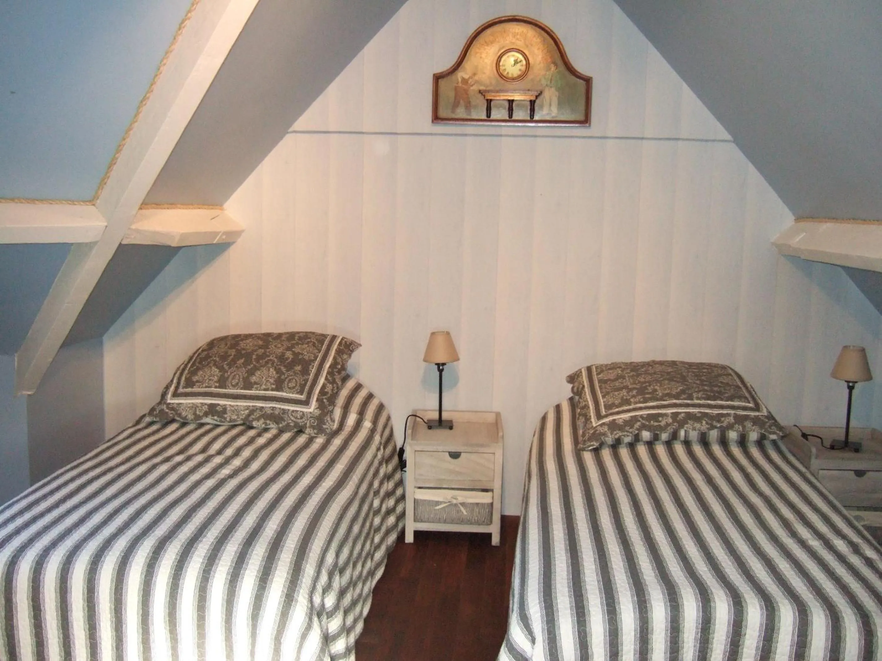 Photo of the whole room, Bed in La Maison de l'Epousée B&B