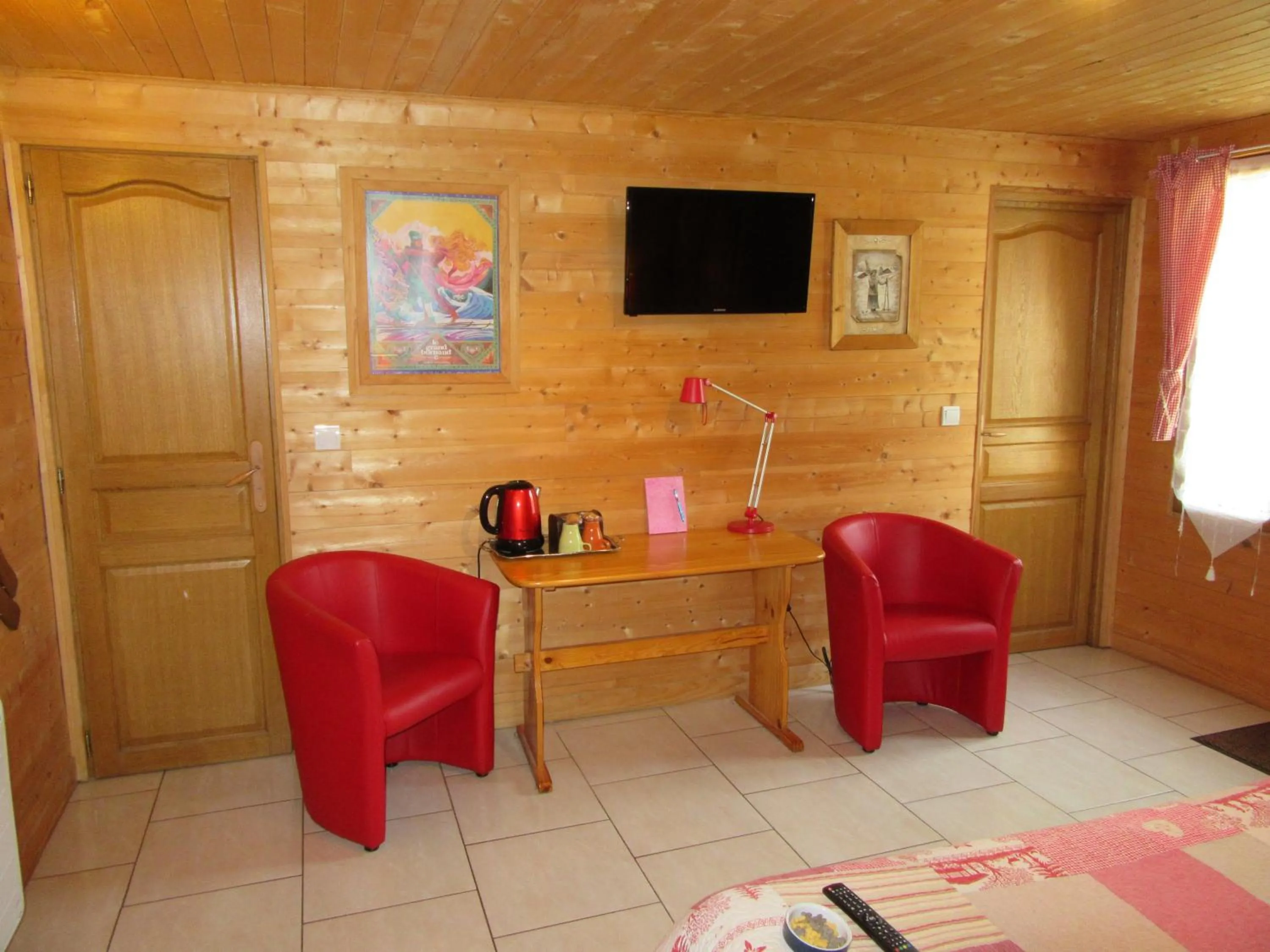 Photo of the whole room in La Maison de l'Epousée B&B