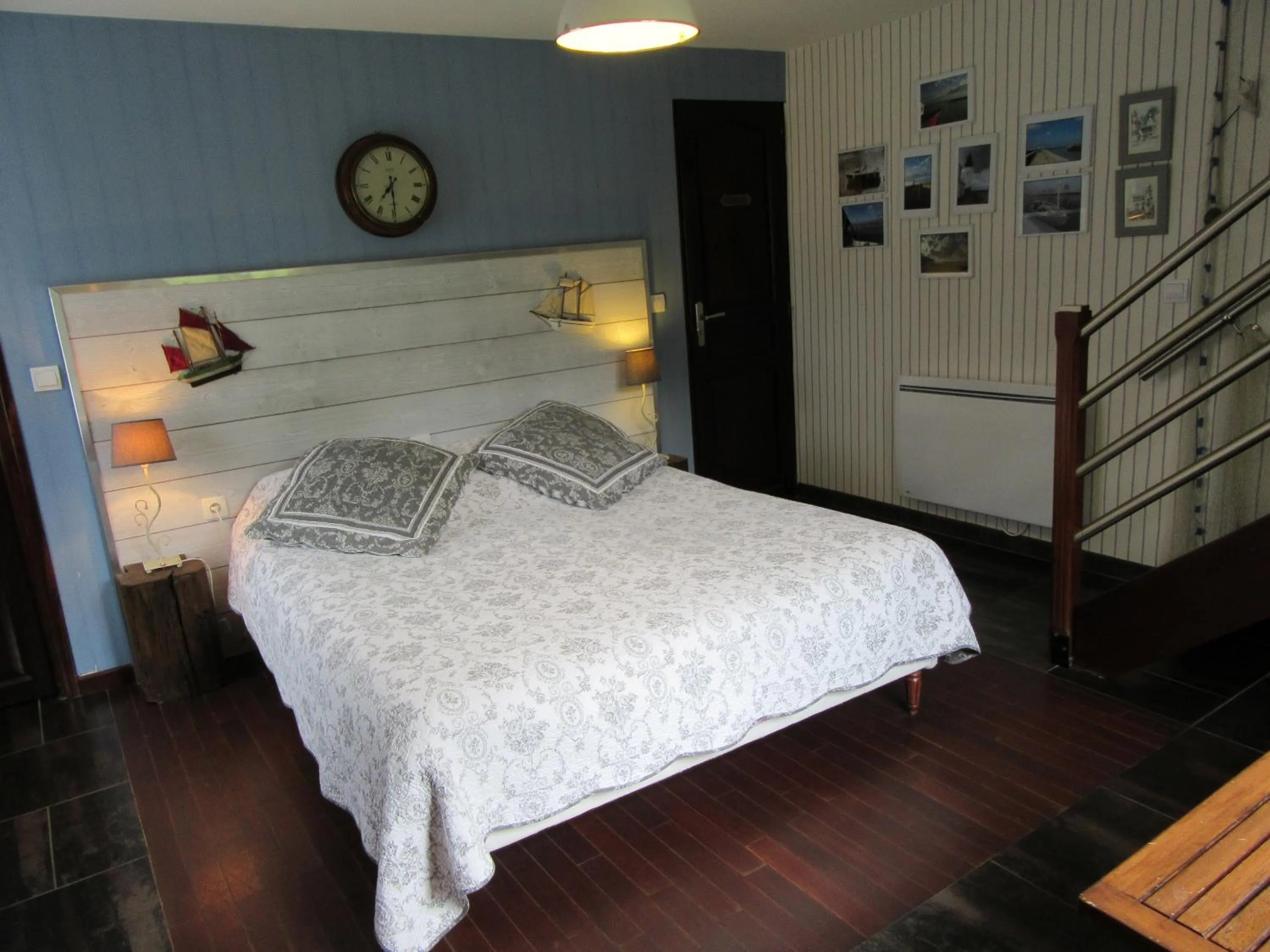 Bed in La Maison de l'Epousée B&B