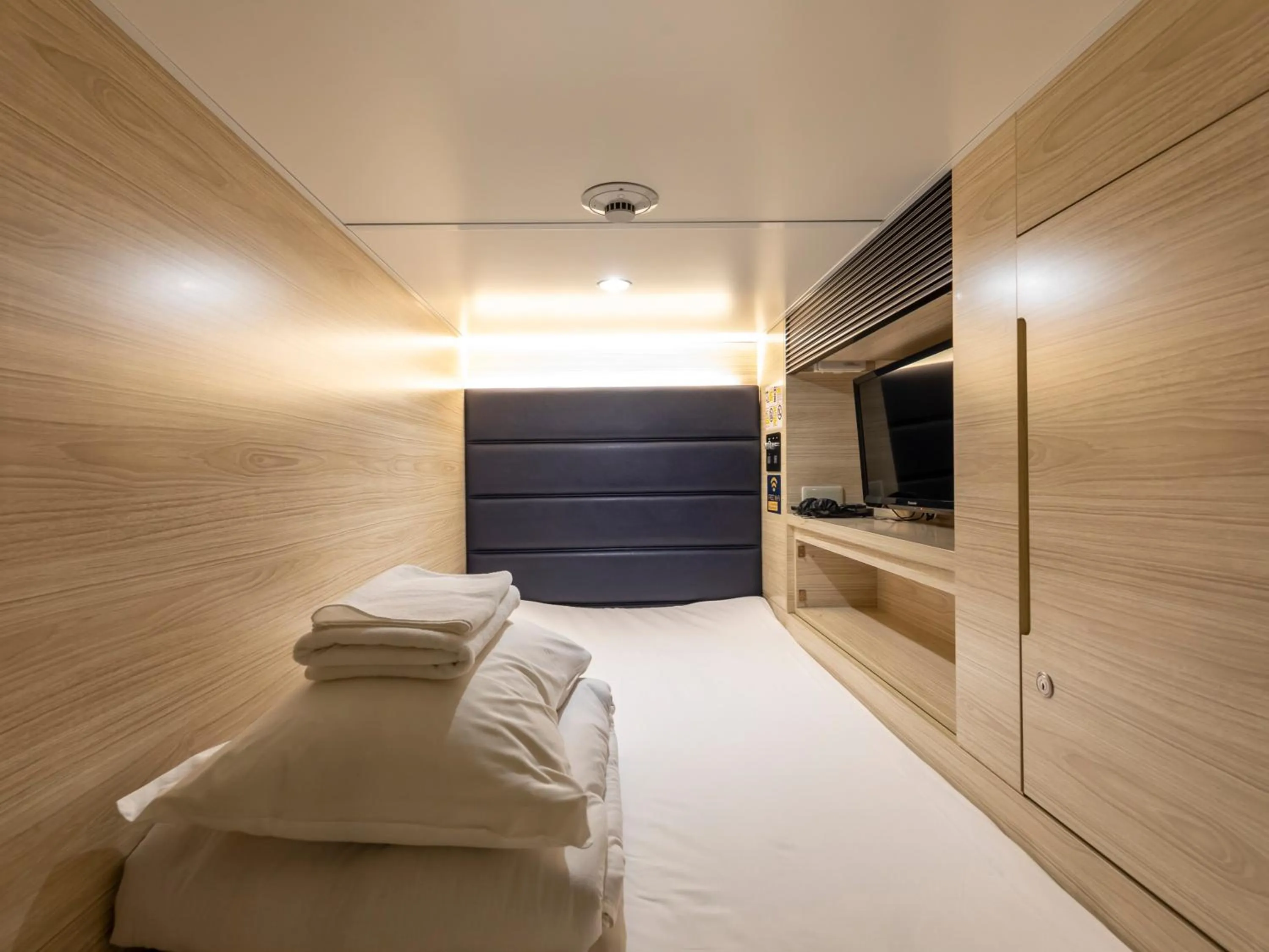 Bed in Tabist CapsuleHotel APODS Himeji Station