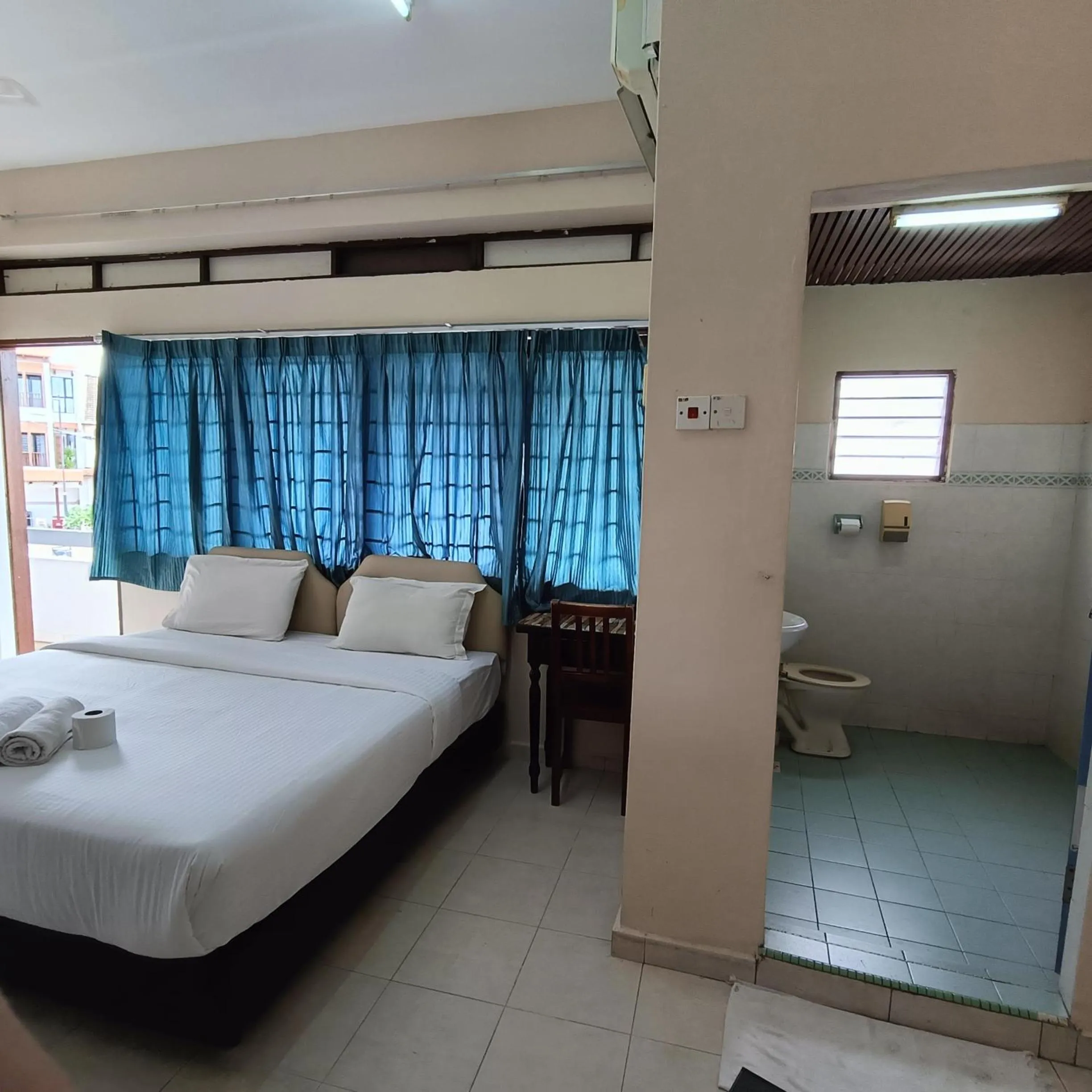 Bathroom, Bed in Kota Lodge Guest House