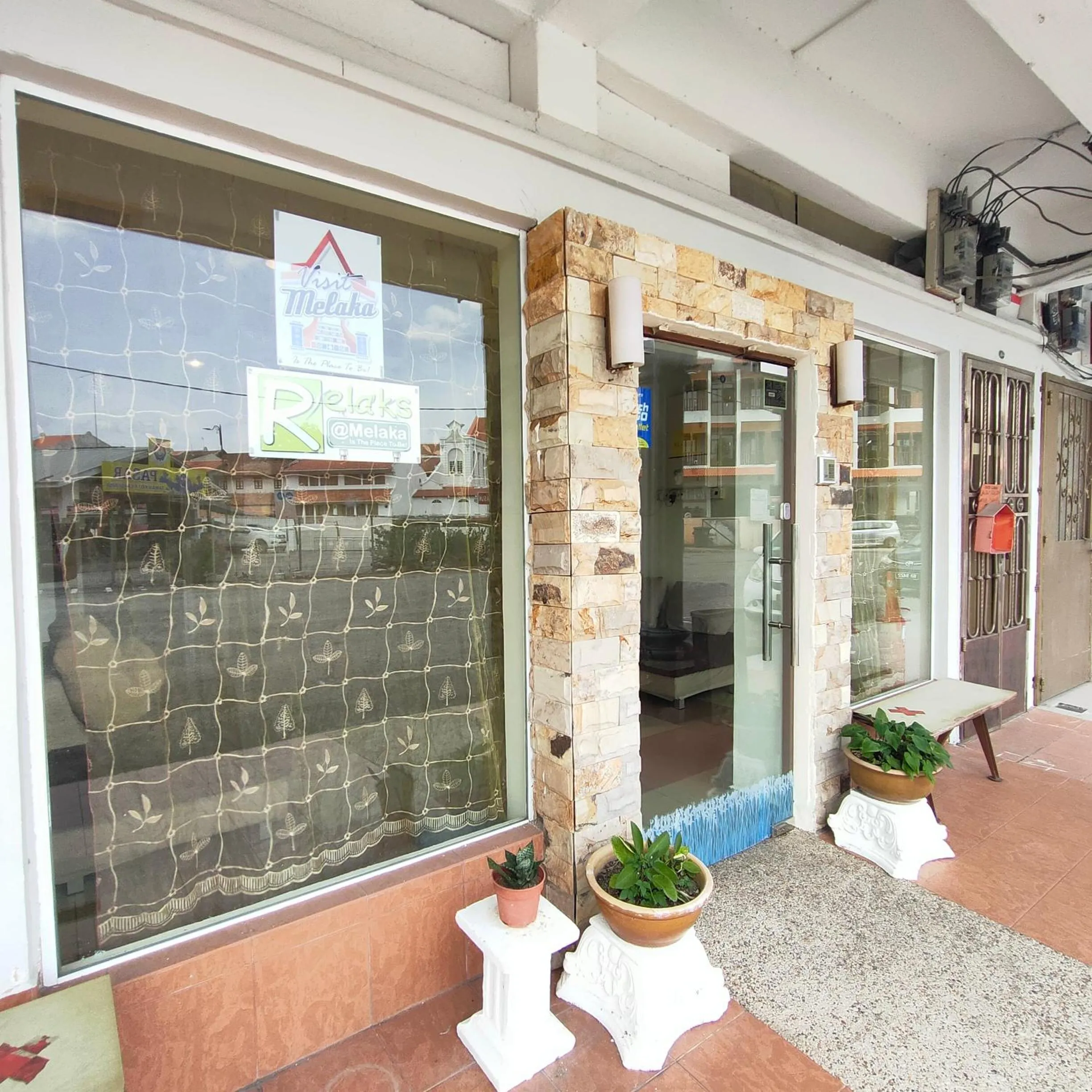 Facade/entrance in Kota Lodge Guest House