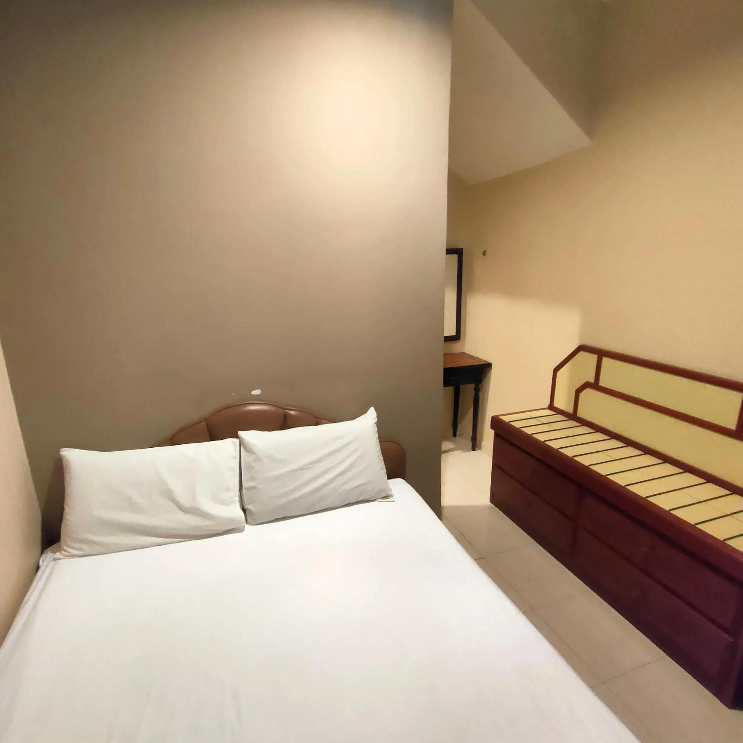 Bedroom, Bed in Kota Lodge Guest House