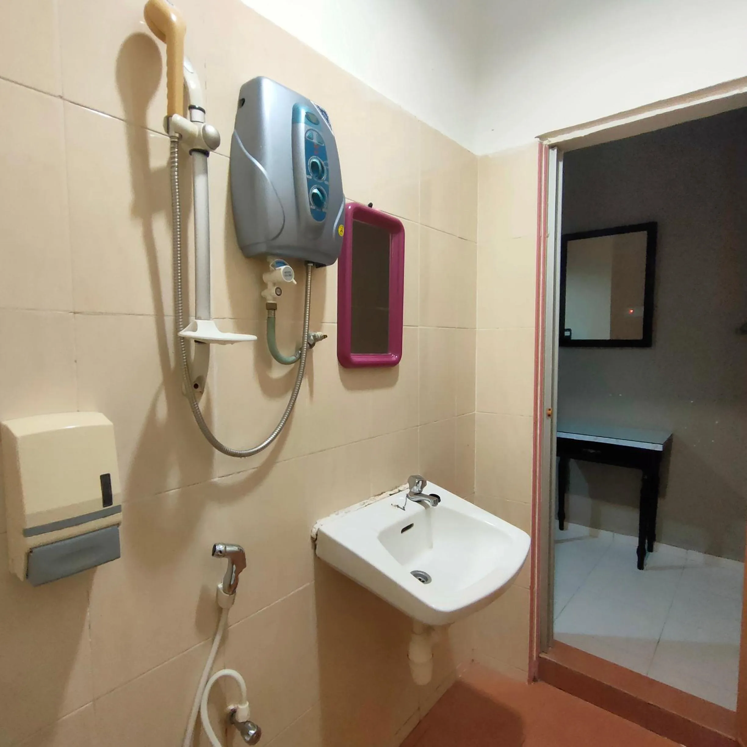 Bathroom in Kota Lodge Guest House