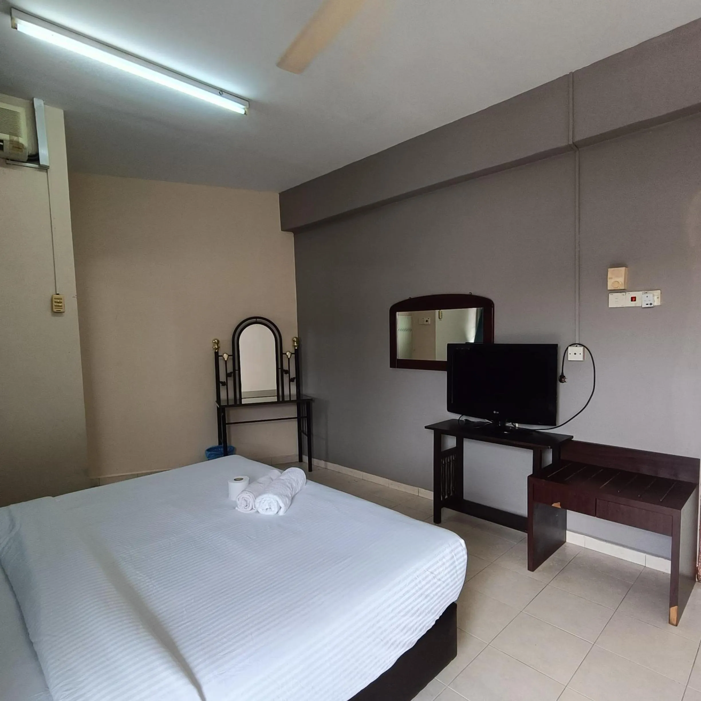 Photo of the whole room, Bed in Kota Lodge Guest House