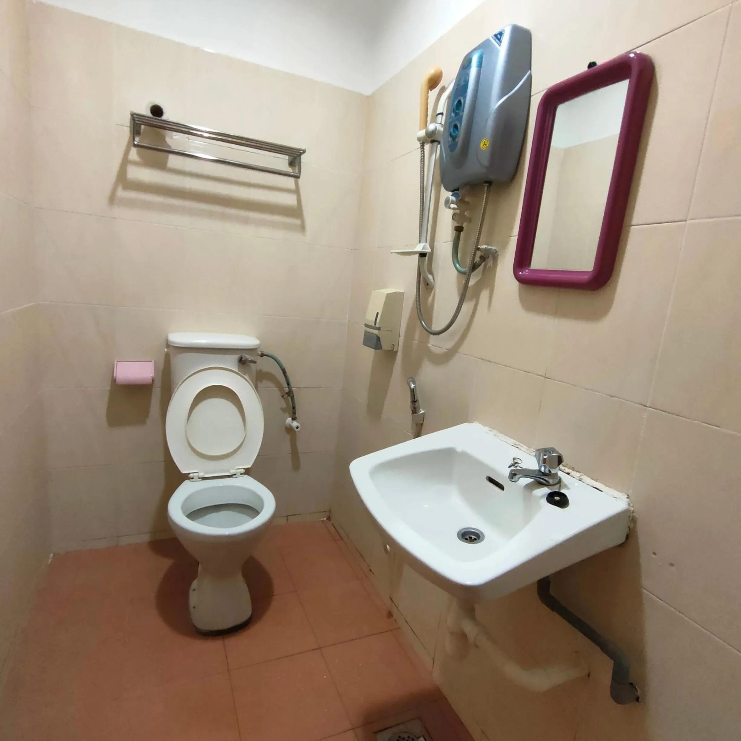 Bathroom in Kota Lodge Guest House