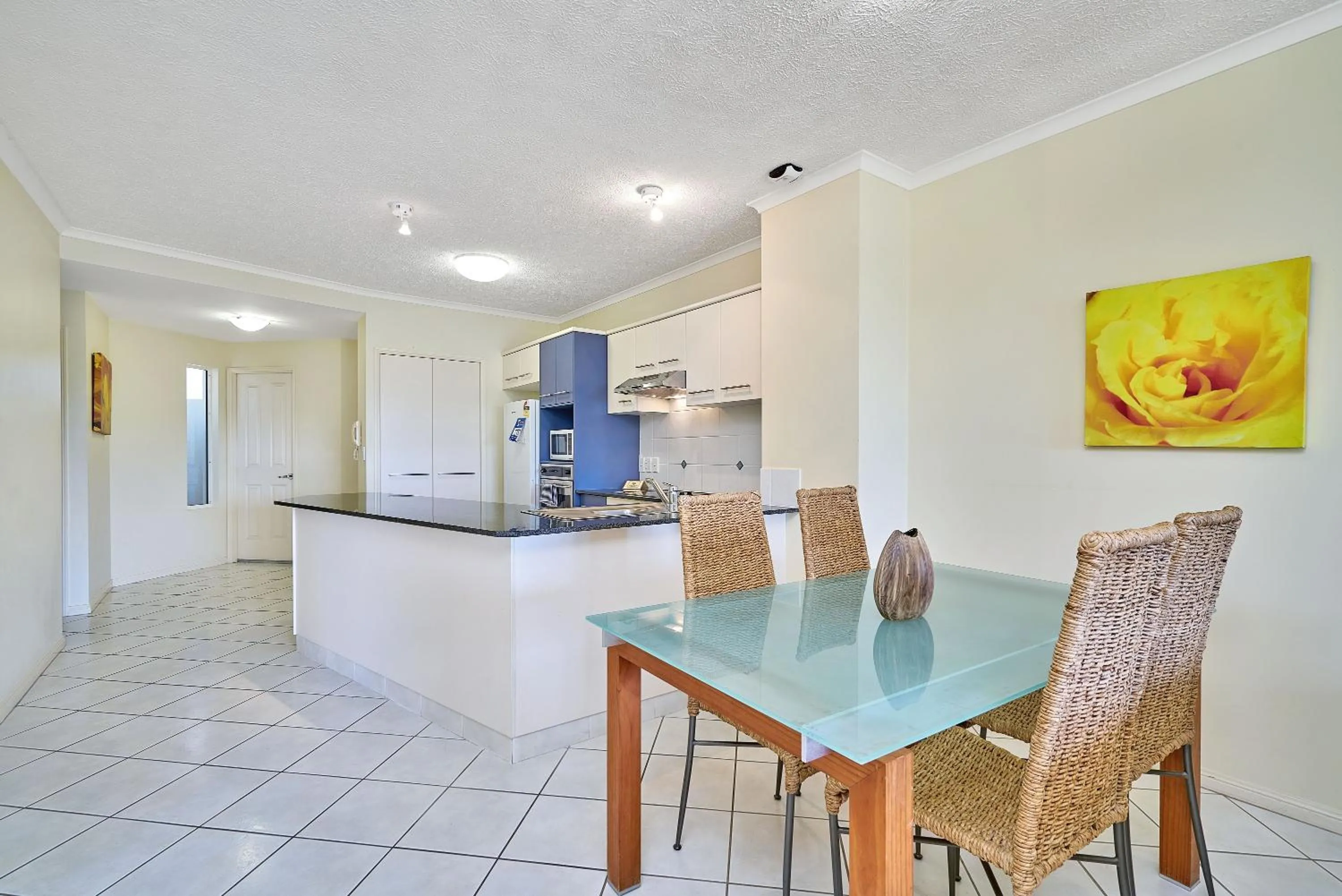 Kitchen or kitchenette in North Cove Waterfront Suites