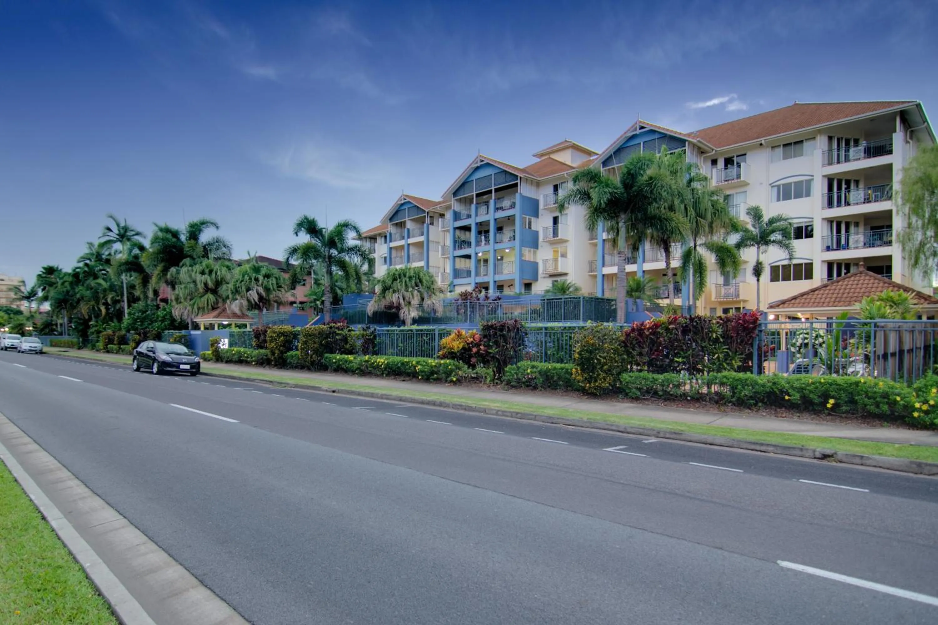 Facade/entrance in North Cove Waterfront Suites