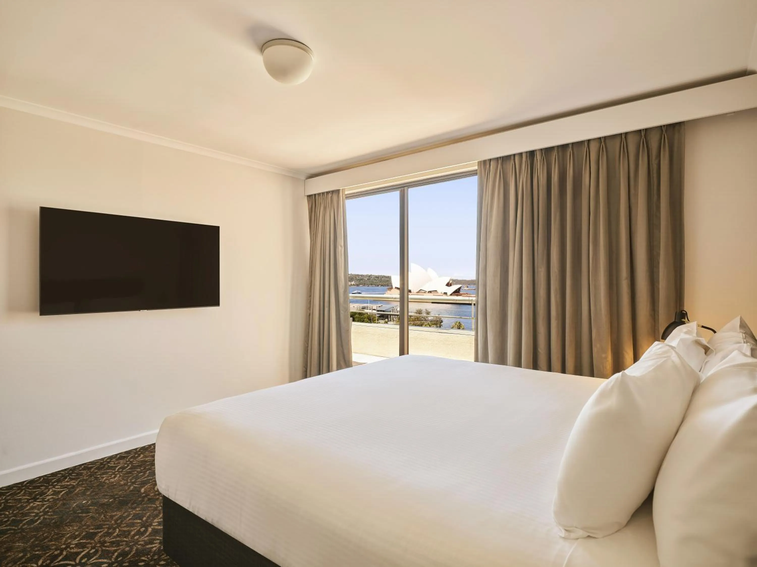 Bed in Rendezvous Hotel Sydney The Rocks