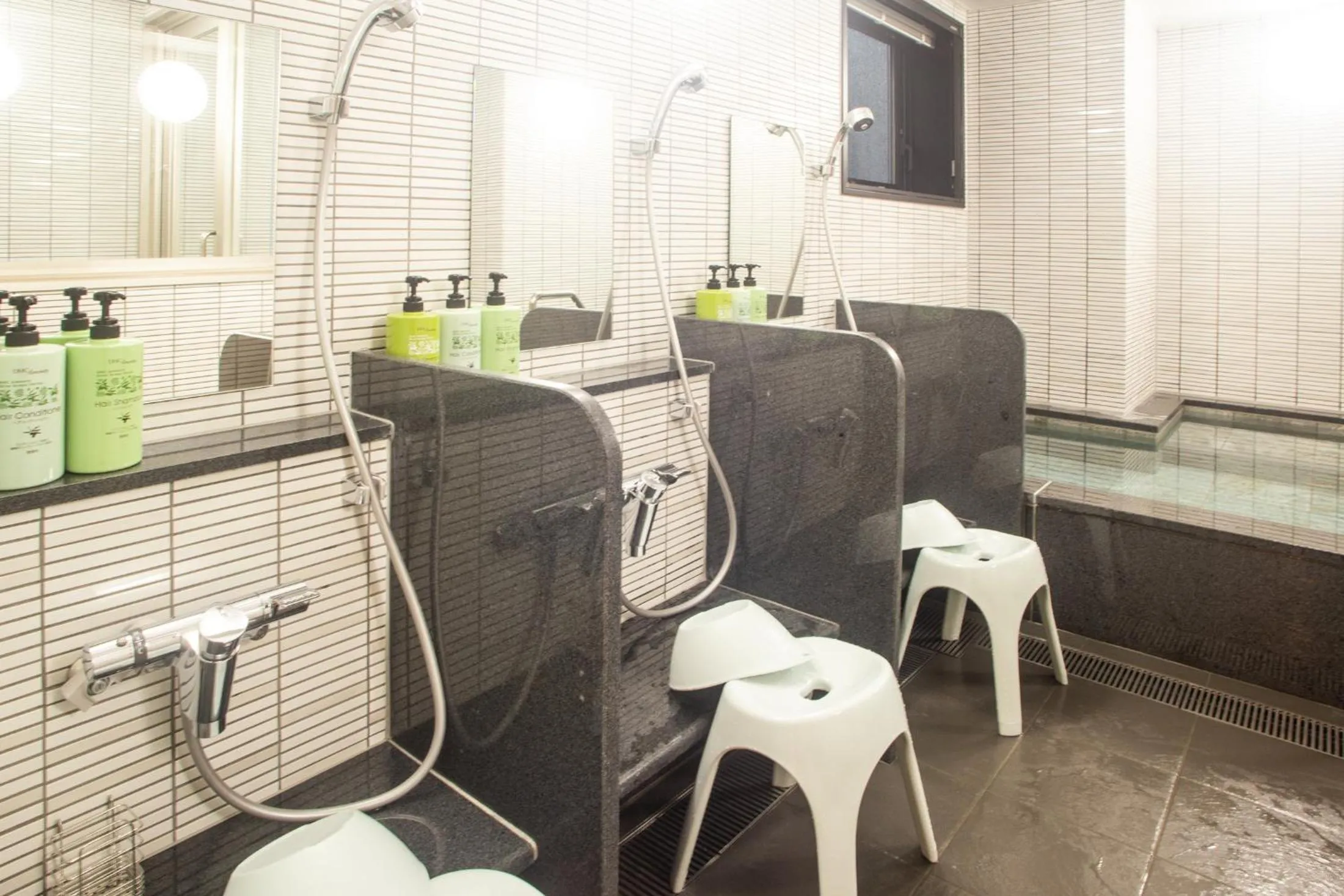 Hot Tub in Hotel Kuretakeso Hiroshima Otemachi