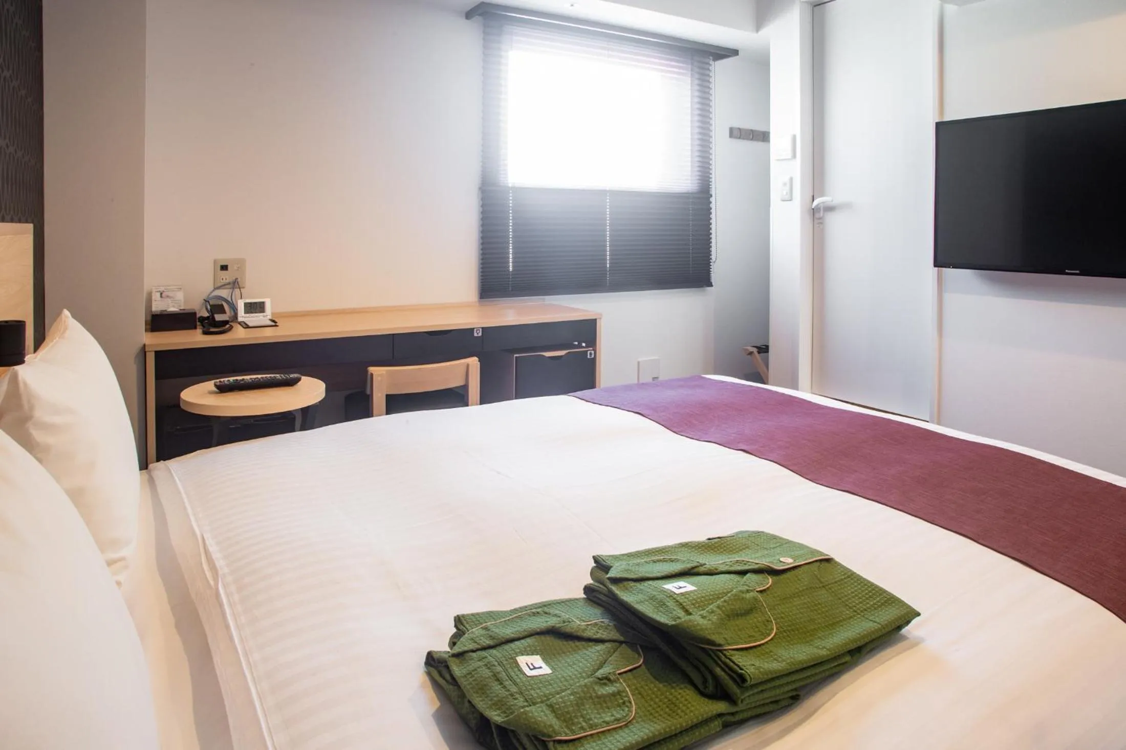 TV and multimedia, Bed in Hotel Kuretakeso Hiroshima Otemachi