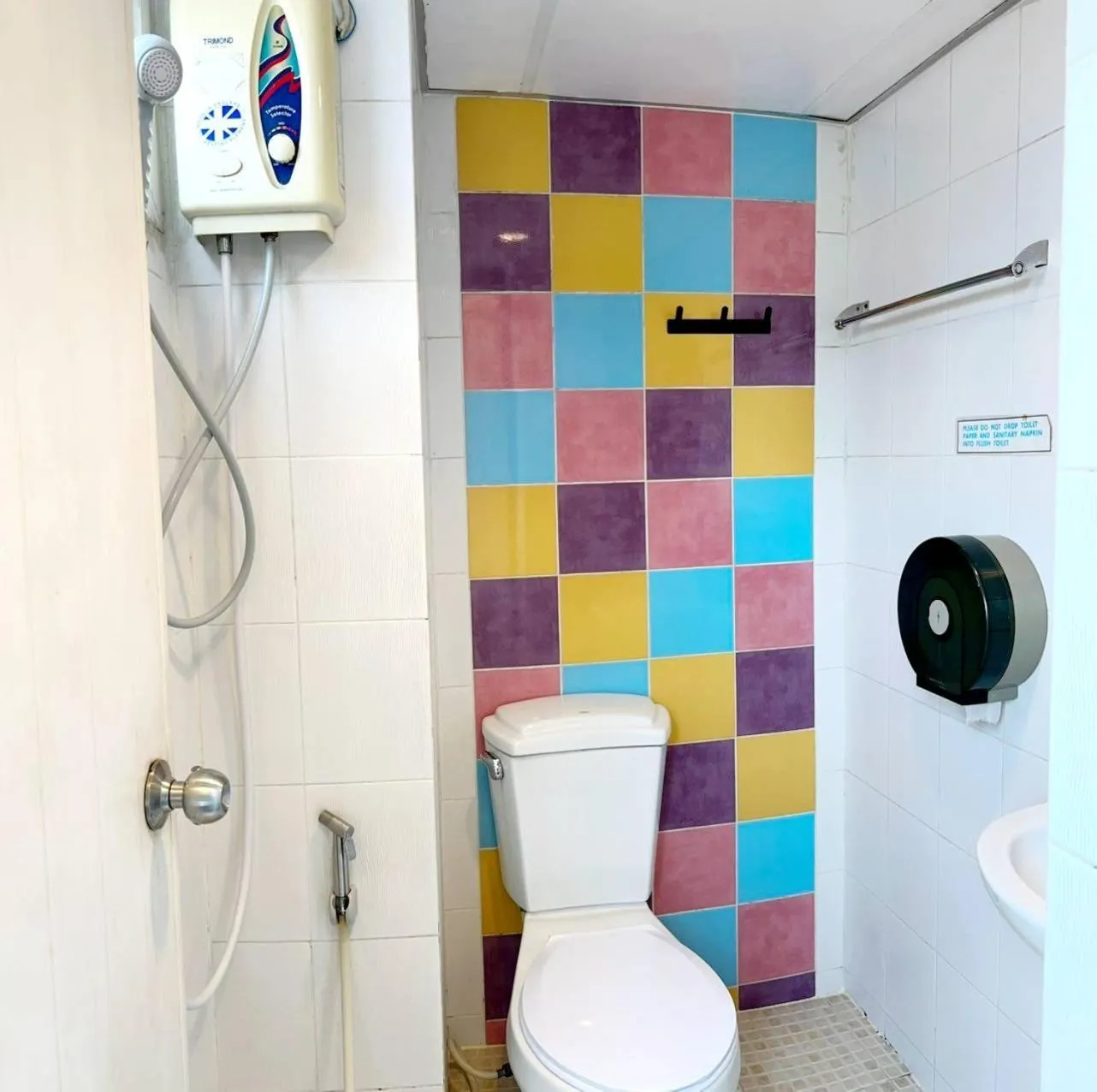 Shower in Casa Picasso Near Chabad House