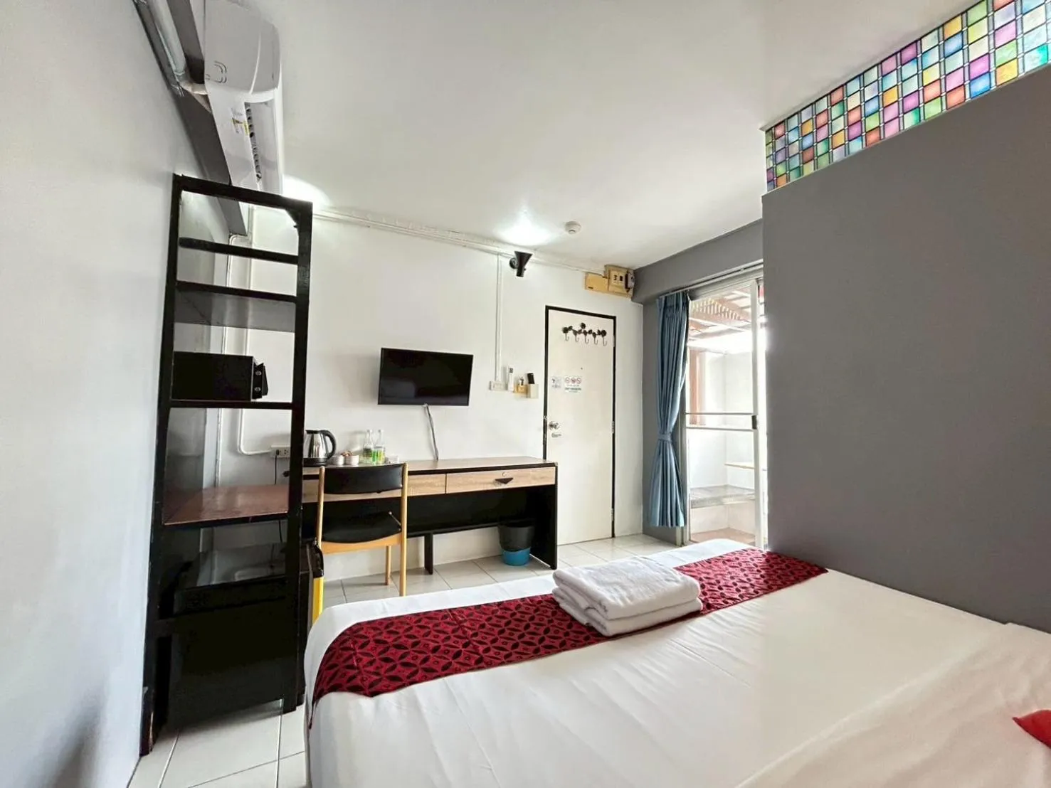 Bed in Casa Picasso Near Chabad House