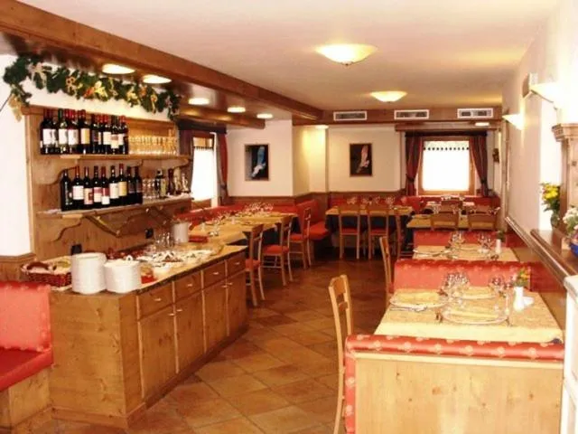 Restaurant/places to eat in Hotel Chalet Genziana