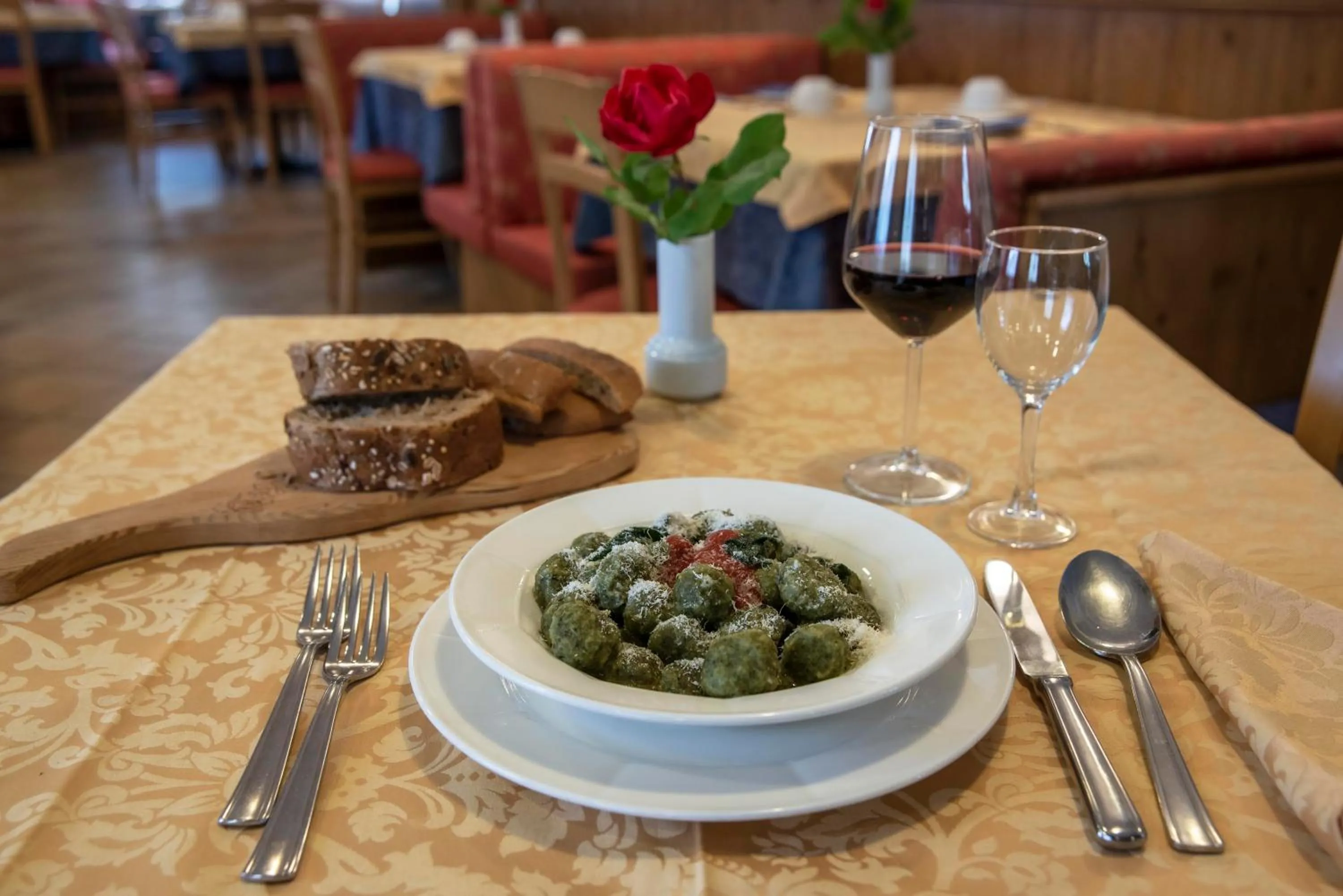 Restaurant/places to eat in Hotel Chalet Genziana