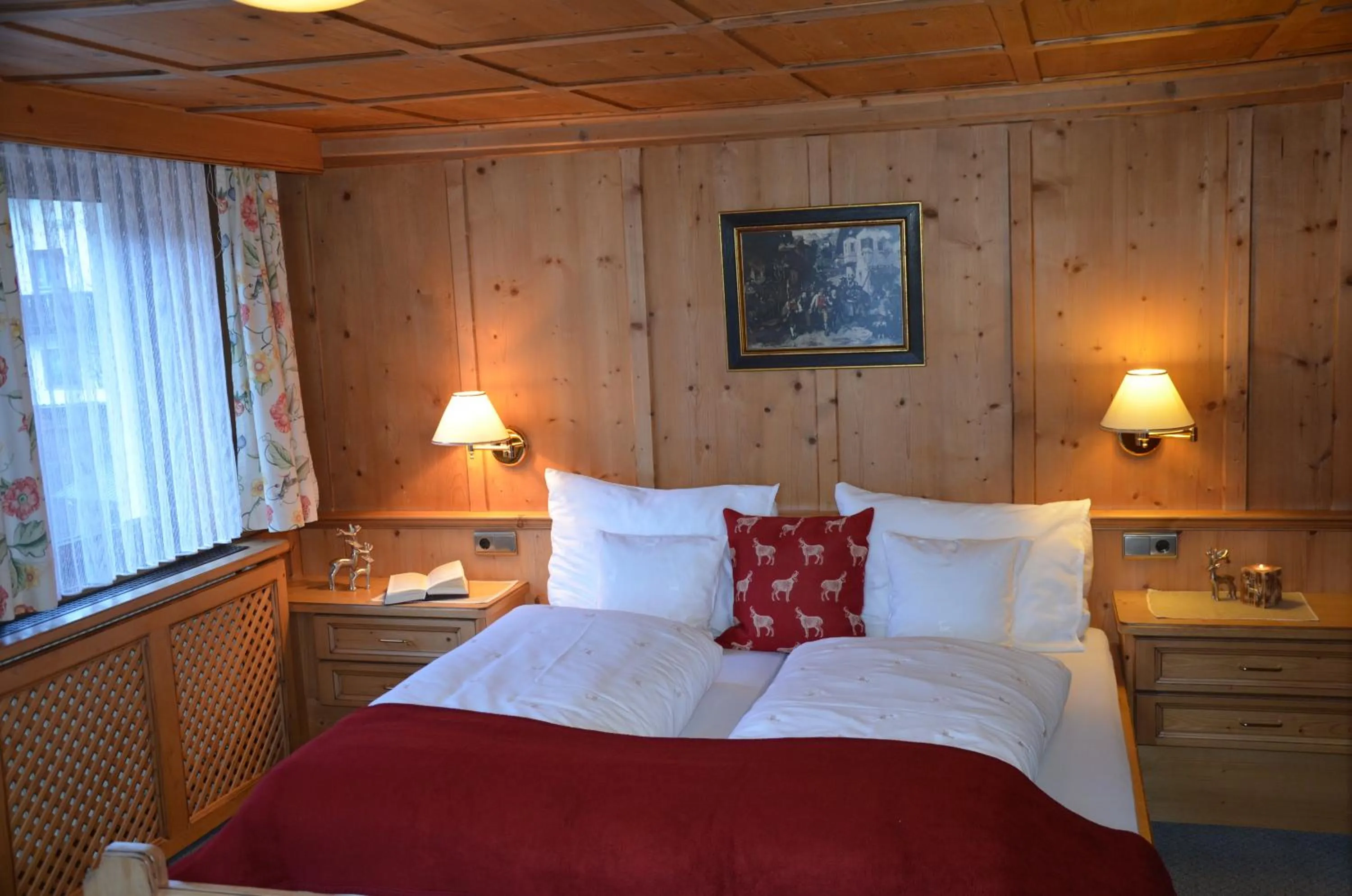 Bed in Hotel Pettneuerhof