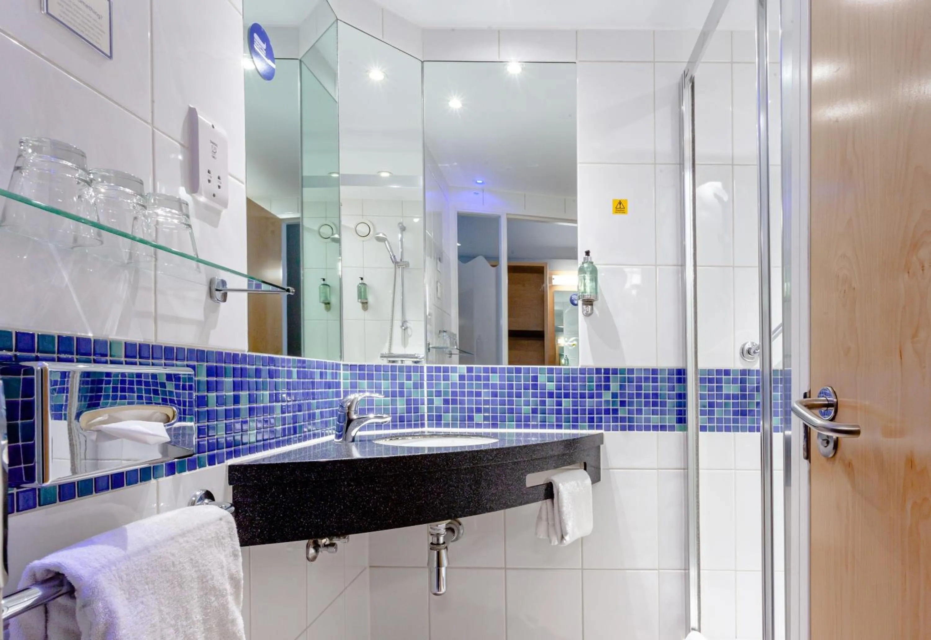 Bathroom in Holiday Inn Express Edinburgh – Royal Mile by IHG