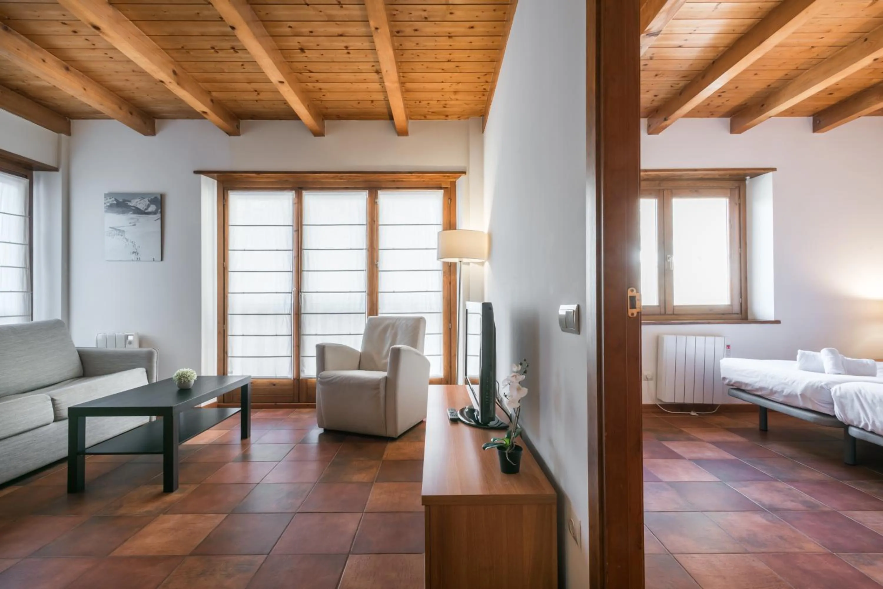 Photo of the whole room, Bed in Apartamentos SNÖ Mont Romies Unhola