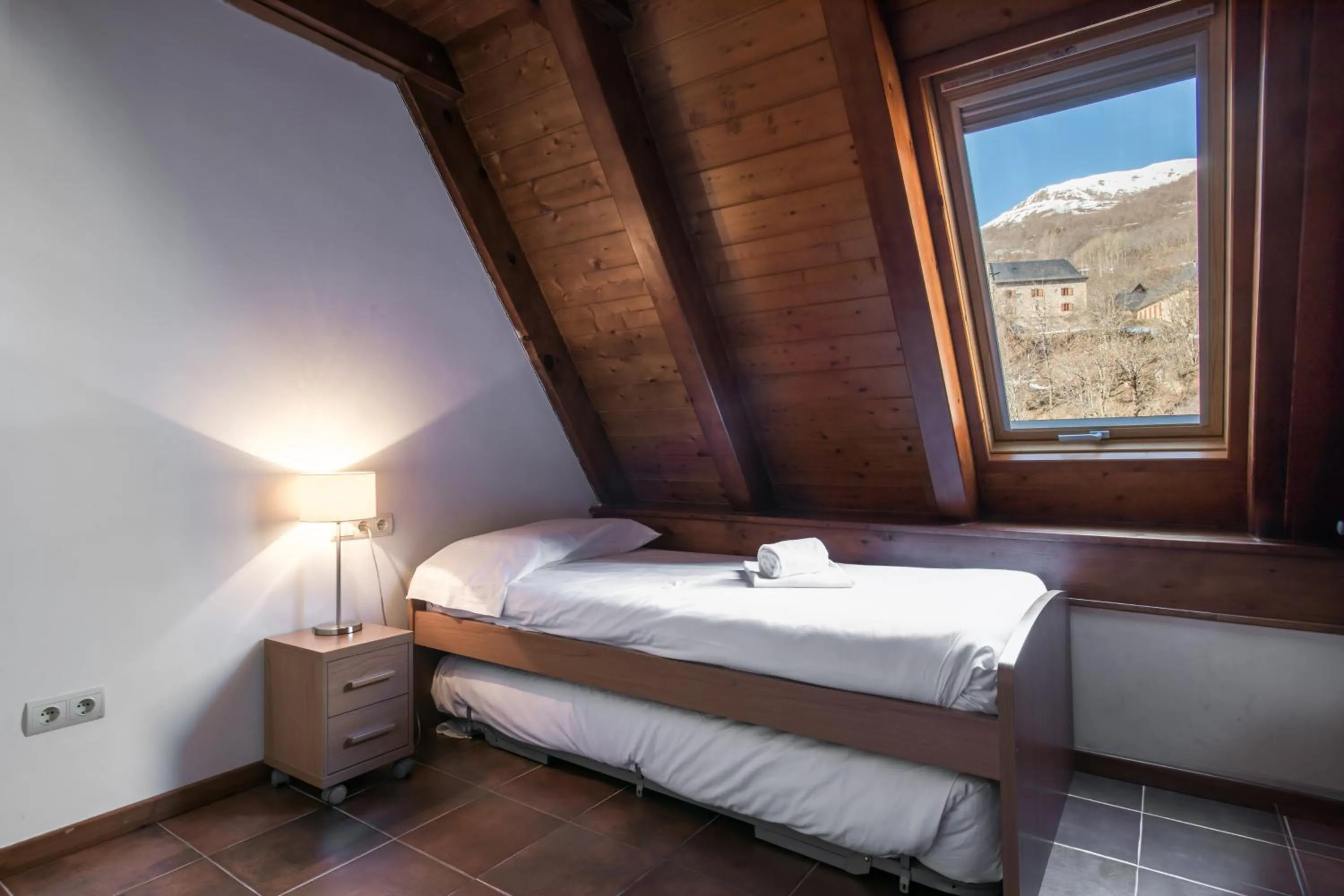 Bed in Apartamentos SNÖ Mont Romies Unhola