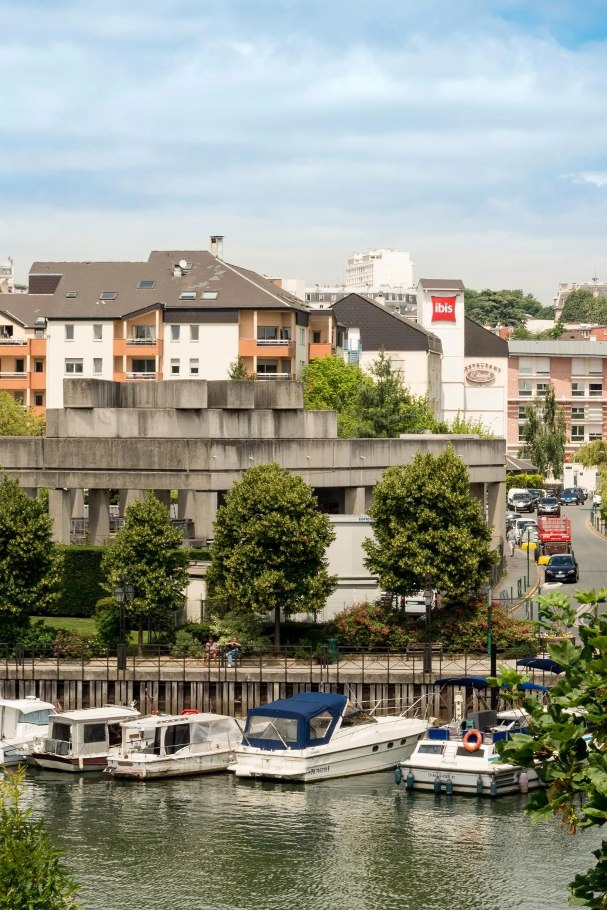Property building in ibis Nogent Sur Marne RÉNOVÉ EN 2025