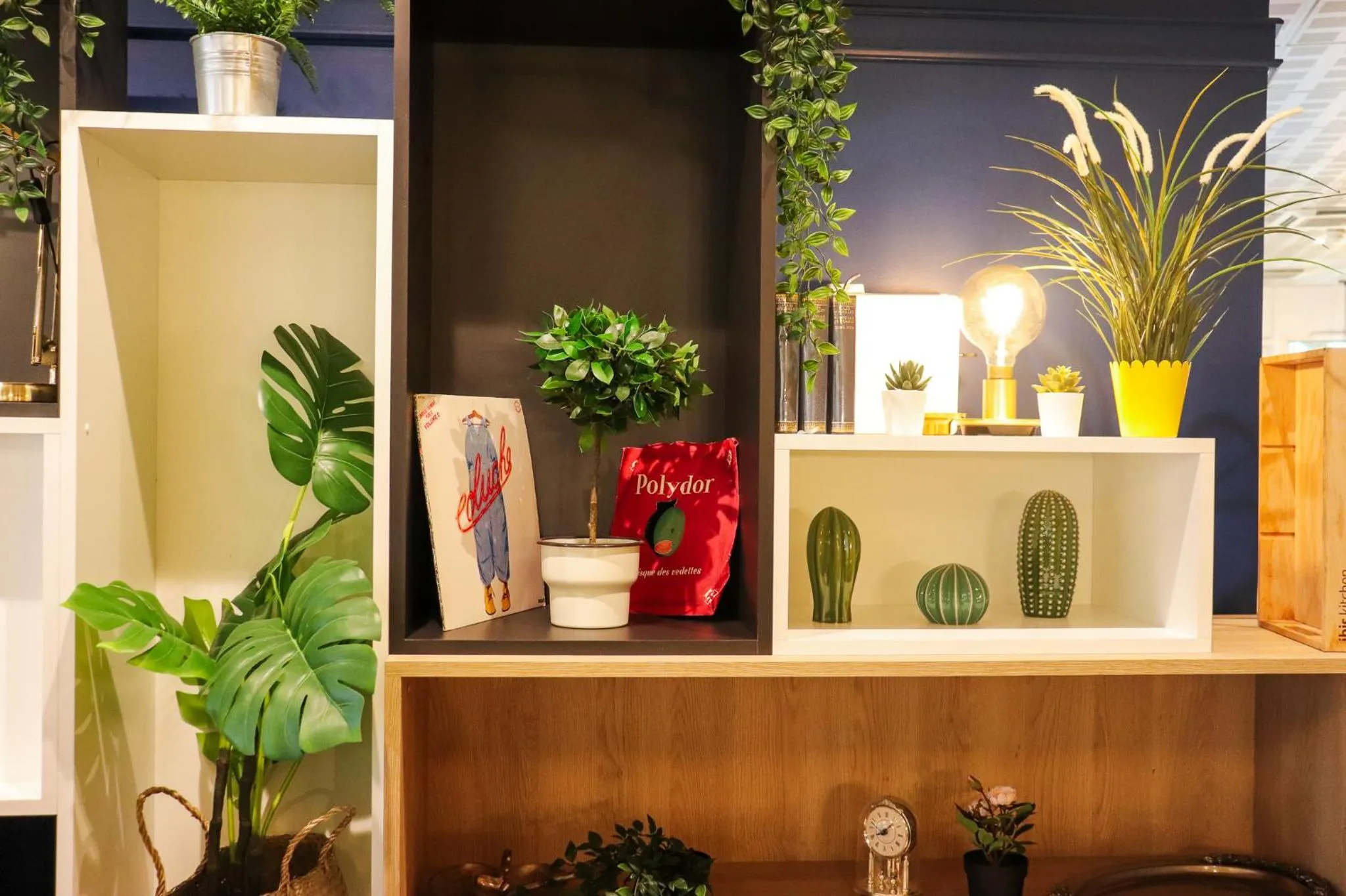 Decorative detail in ibis Nogent Sur Marne RÉNOVÉ EN 2025