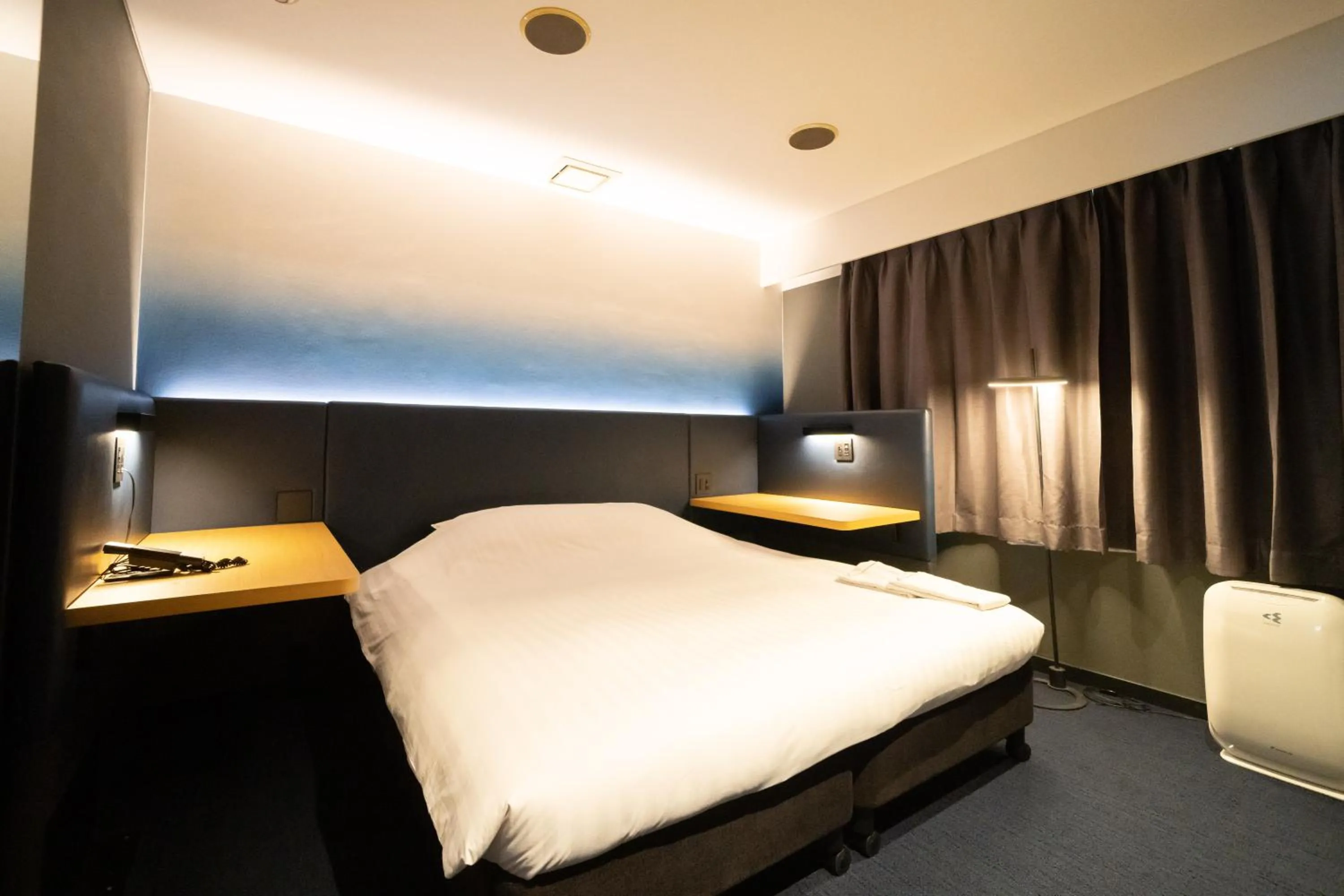 room service, Bed in Hotel New Shohei