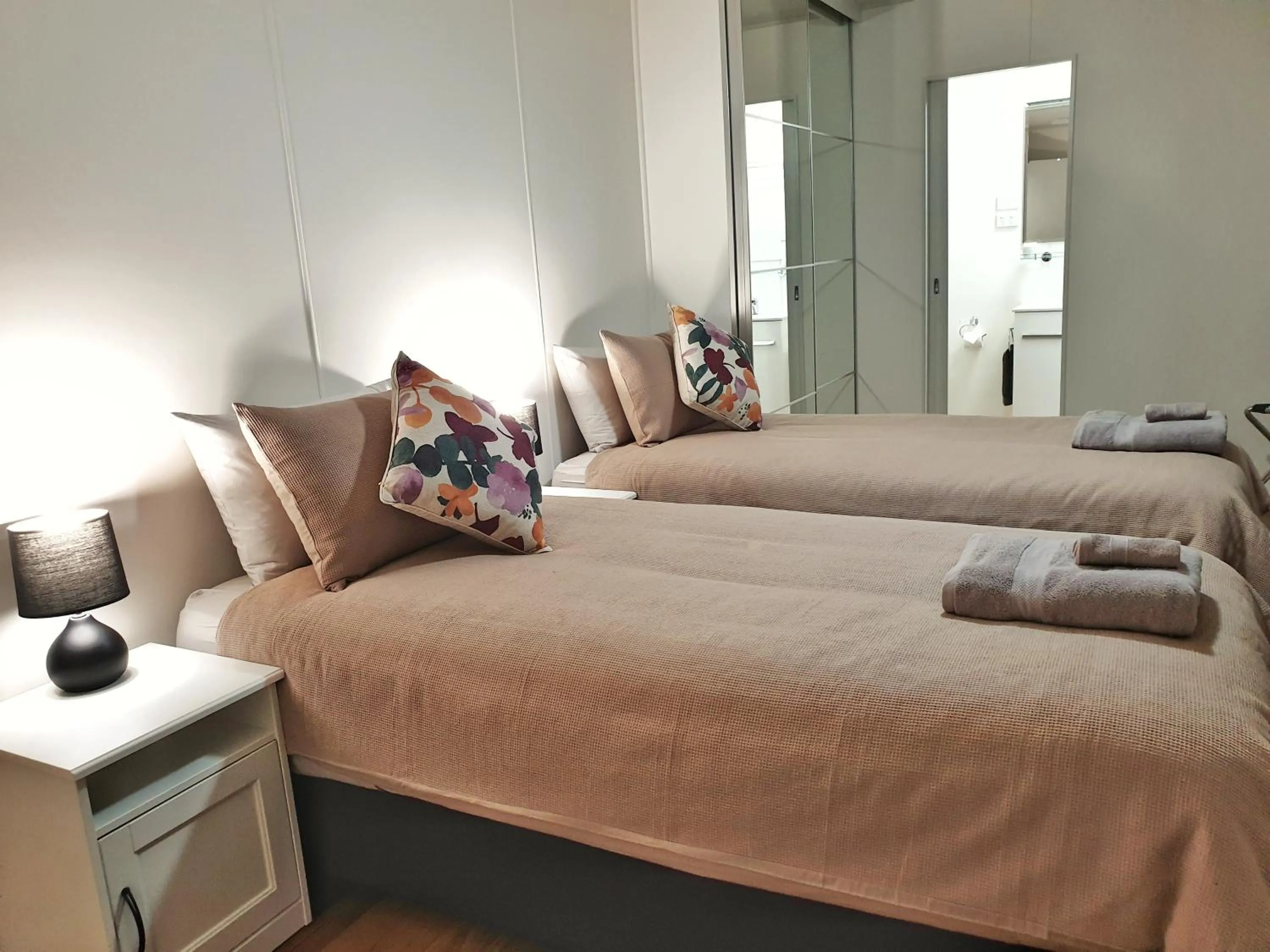 Bedroom, Bed in Skytrek Willow Springs Station