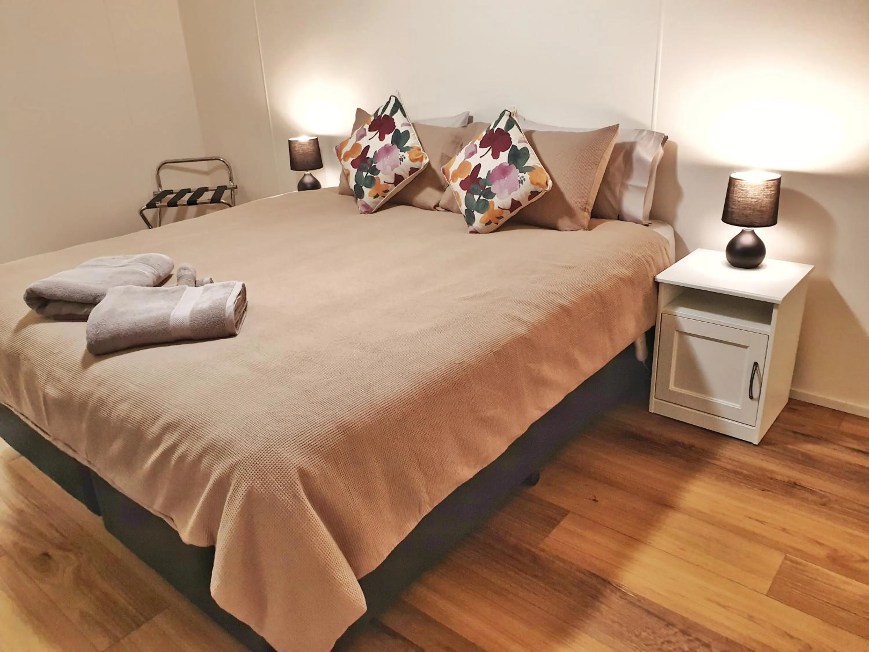 Bedroom, Bed in Skytrek Willow Springs Station