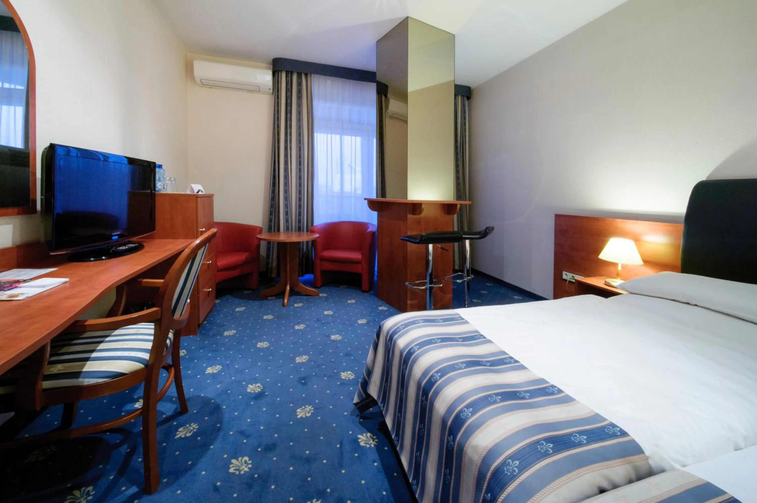 Bed in SkyHotelGwarna