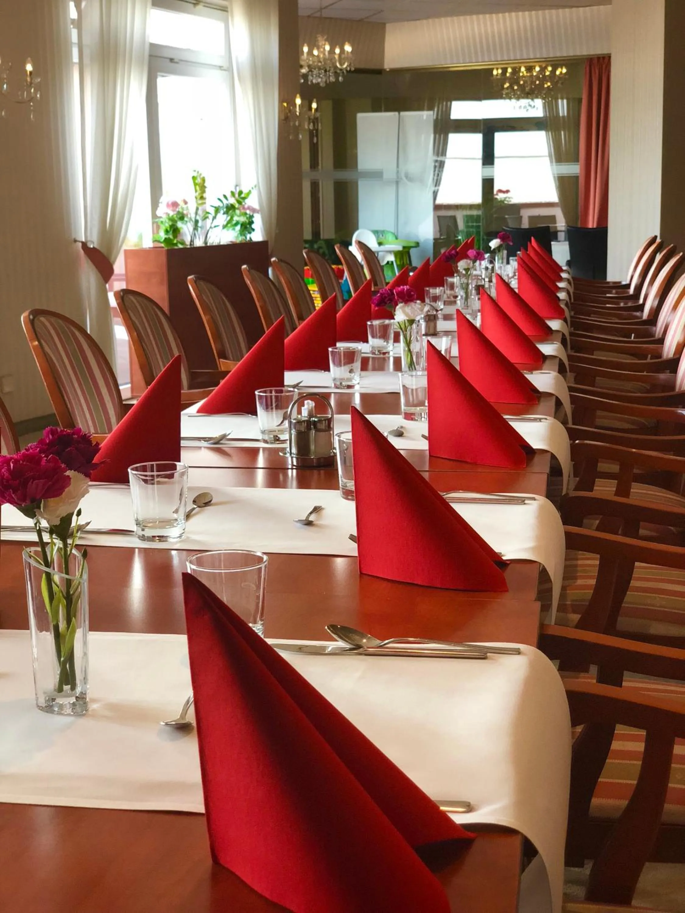 Restaurant/places to eat in SkyHotelGwarna